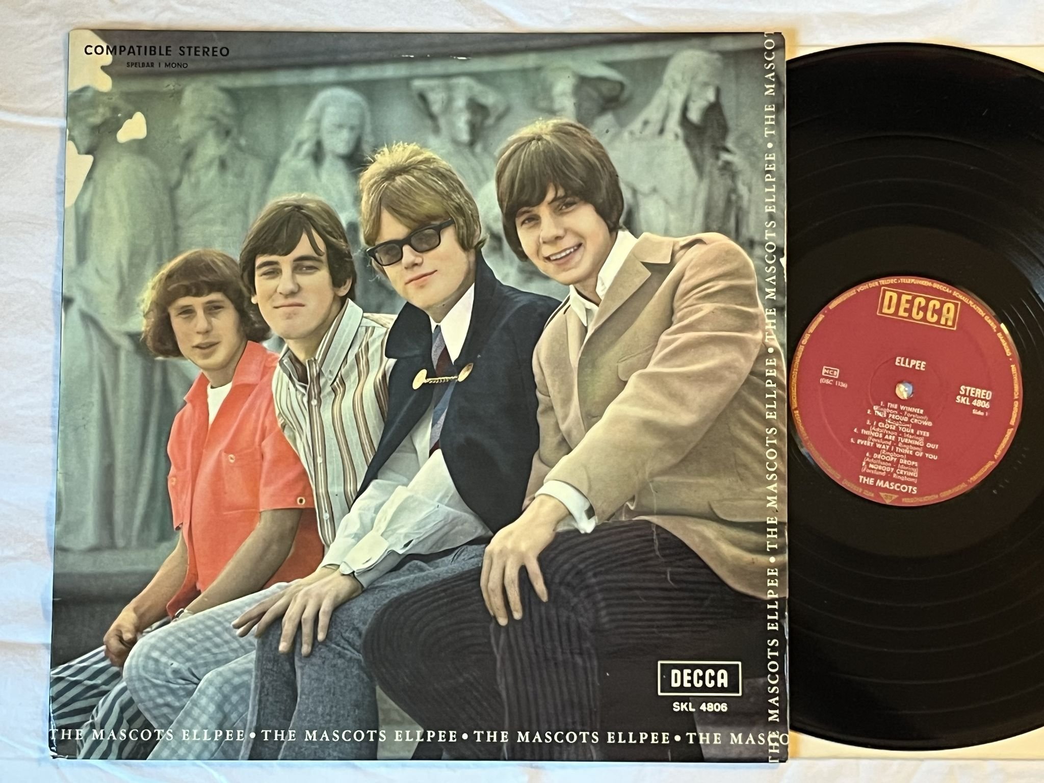 Omslagsbild för skivan THE MASCOTS ellpee LP -66 Swe DECCA SKL 4806 *** NICE COPY ***