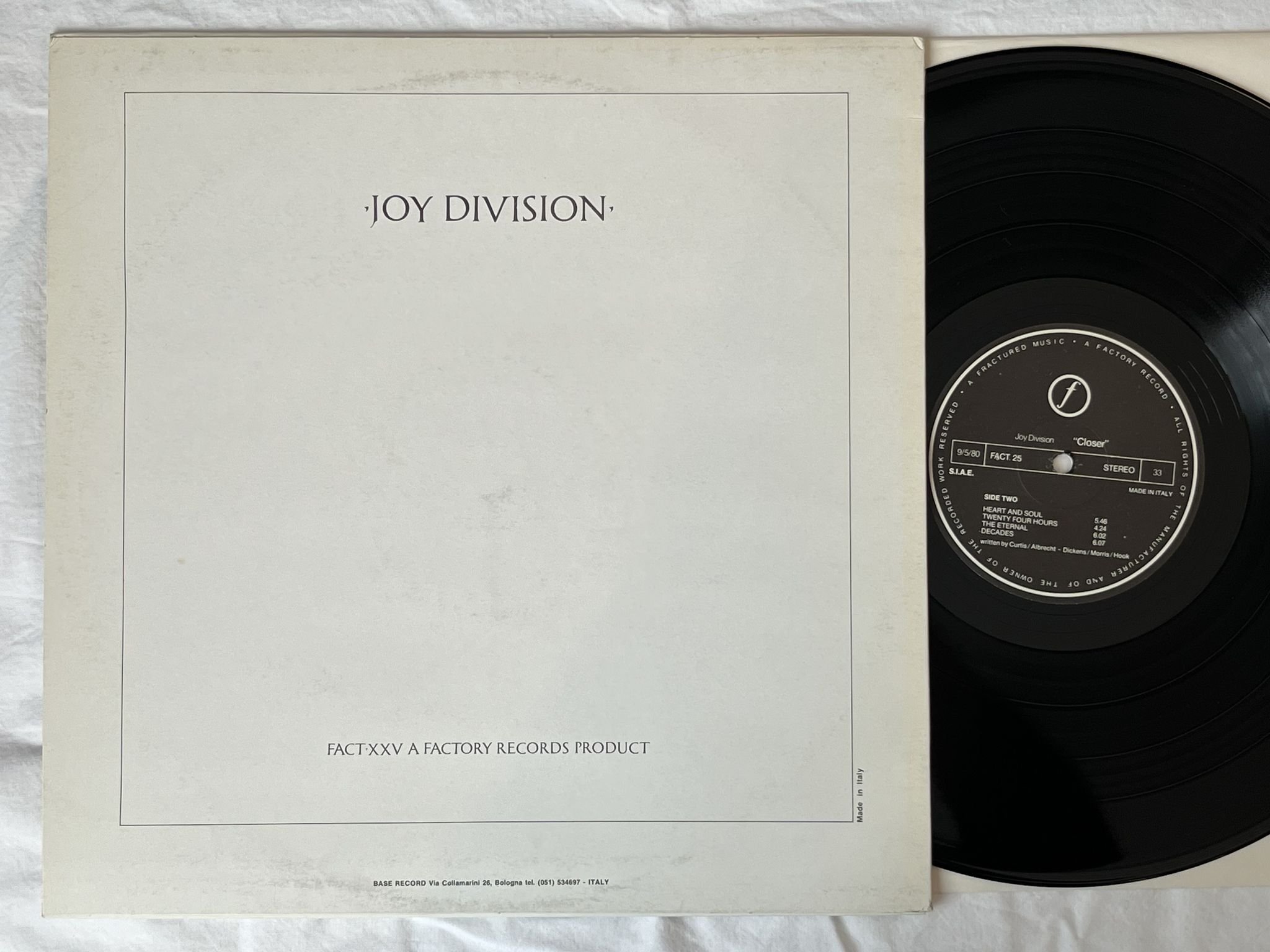 Omslagsbild för skivan JOY DIVISION closer LP Ita FACTORY FACT·XXV
