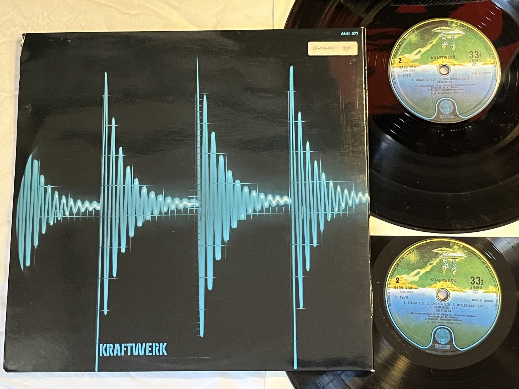 Omslagsbild för skivan KRAFTWERK s/t LP -72/73 UK VERTIGO spaceship 6641077 ** CLASSIC KRAUT **