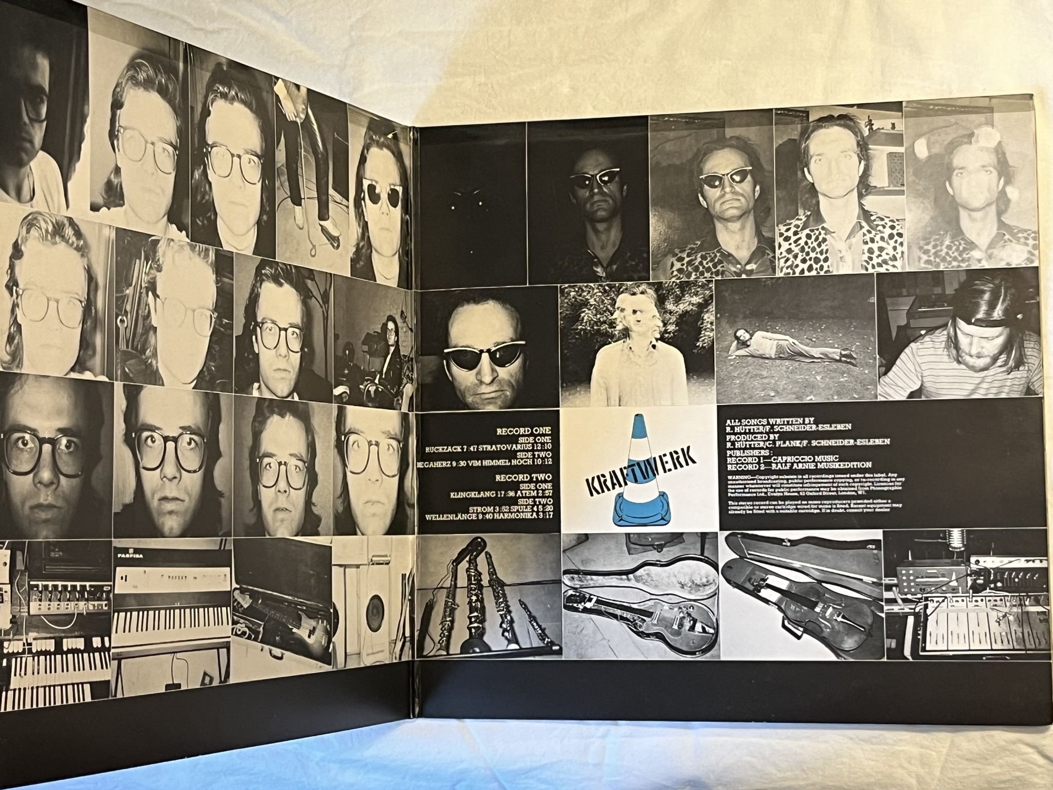 Omslagsbild för skivan KRAFTWERK s/t LP -72/73 UK VERTIGO spaceship 6641077 ** CLASSIC KRAUT **