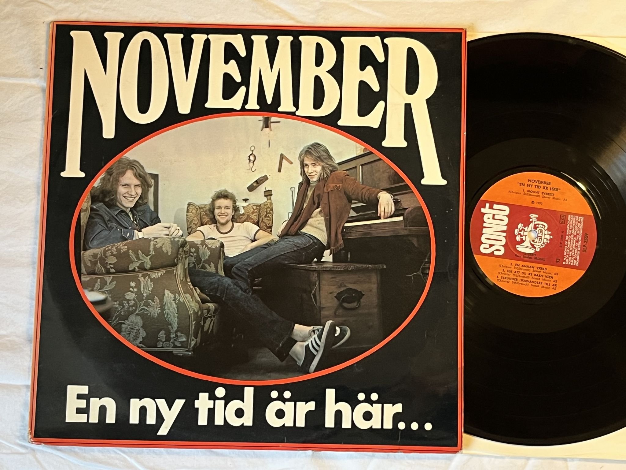 Omslagsbild för skivan NOVEMBER en ny tid är här LP -69 Swe SONET SLP 2509