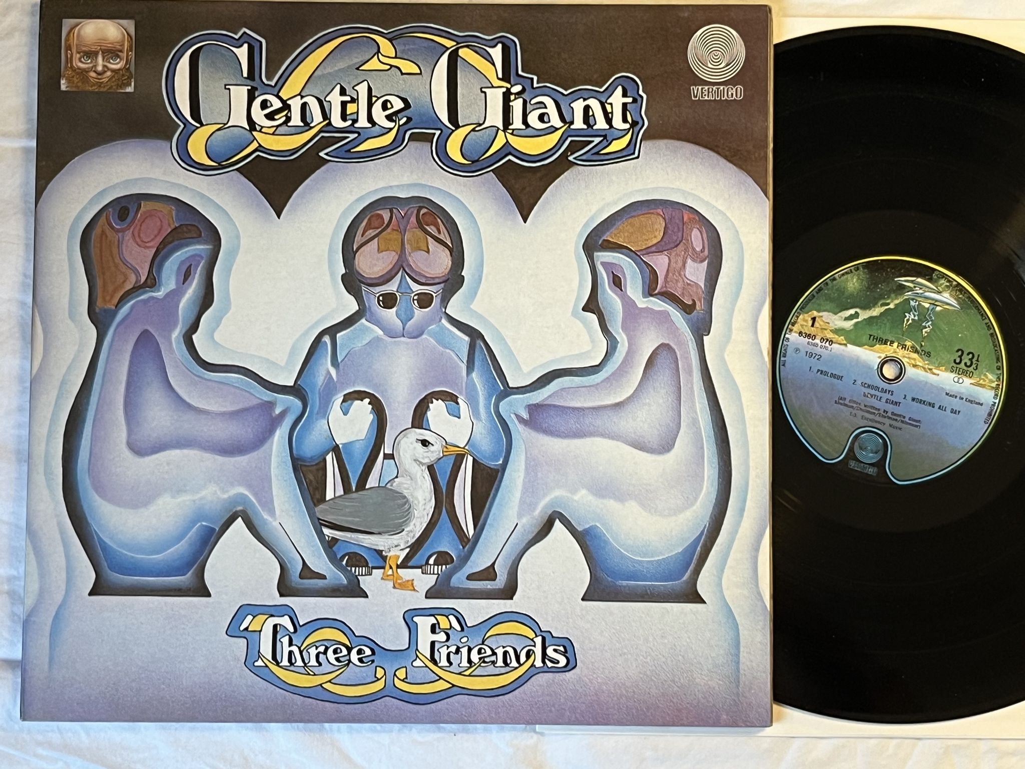Omslagsbild för skivan GENTLE GIANT three friends LP -72/73 UK VERTIGO spaceship 6360 070 ** PROG **