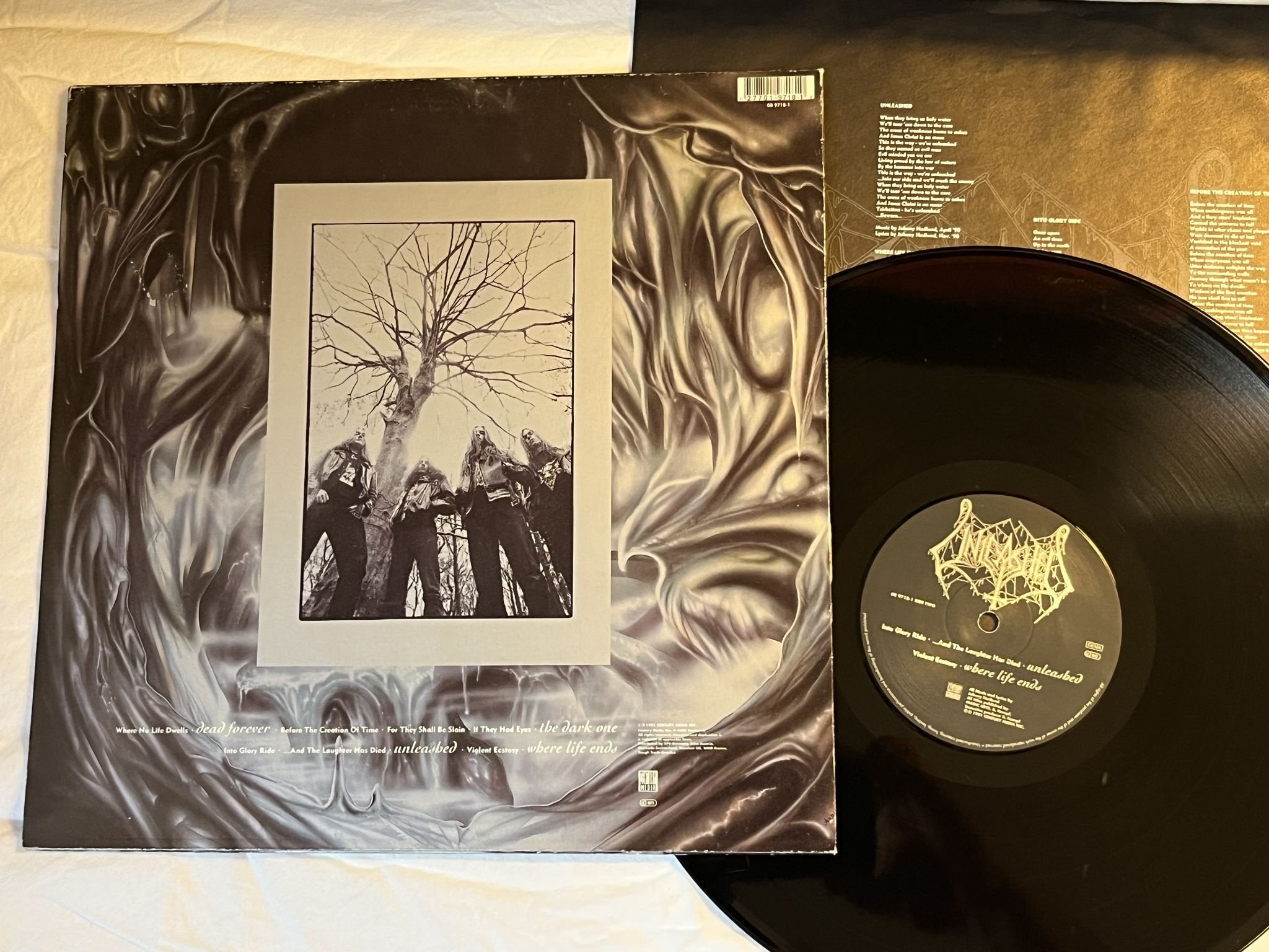 Omslagsbild för skivan UNLEASHED Where No Life Dwells LP -91 CENTURY MEDIA 08 9718-1 ** Death Metal **
