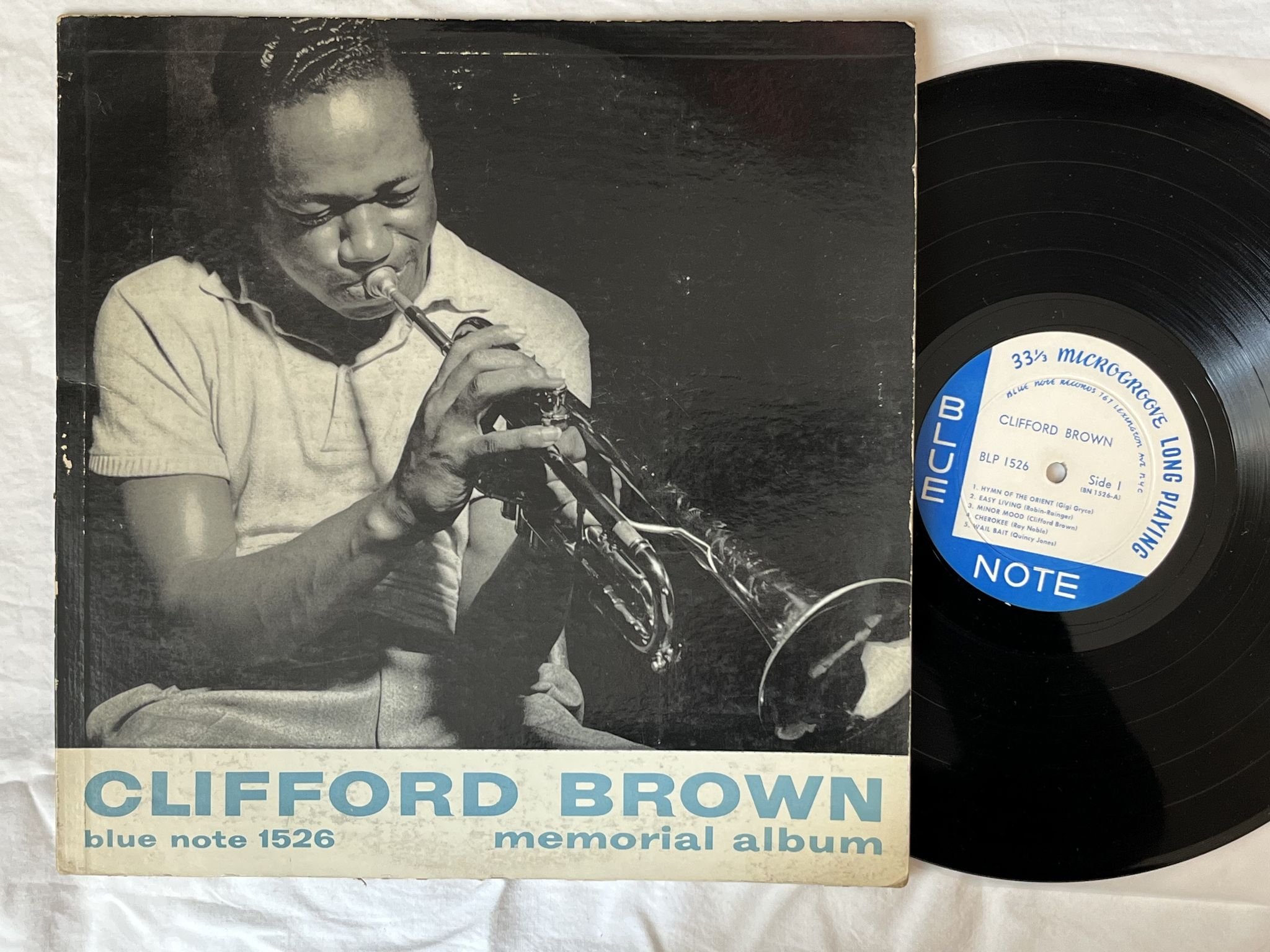 Omslagsbild för skivan CLIFFORD BROWN memorial LP -56 US BLUE NOTE BLP 1526