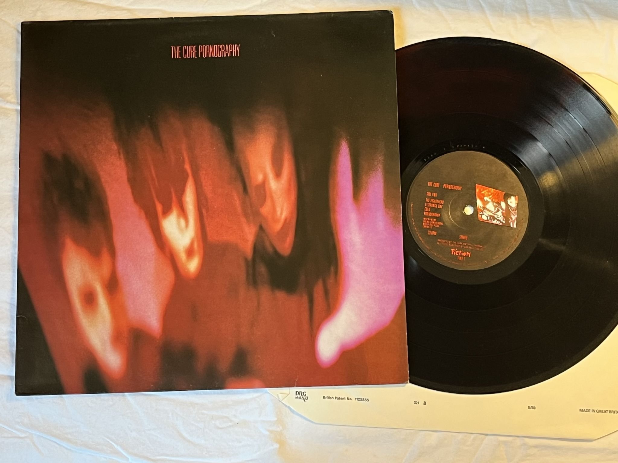 Omslagsbild för skivan THE CURE Pornography LP -82 UK FICTION FIXD 7 *** GOTH ROCK ***