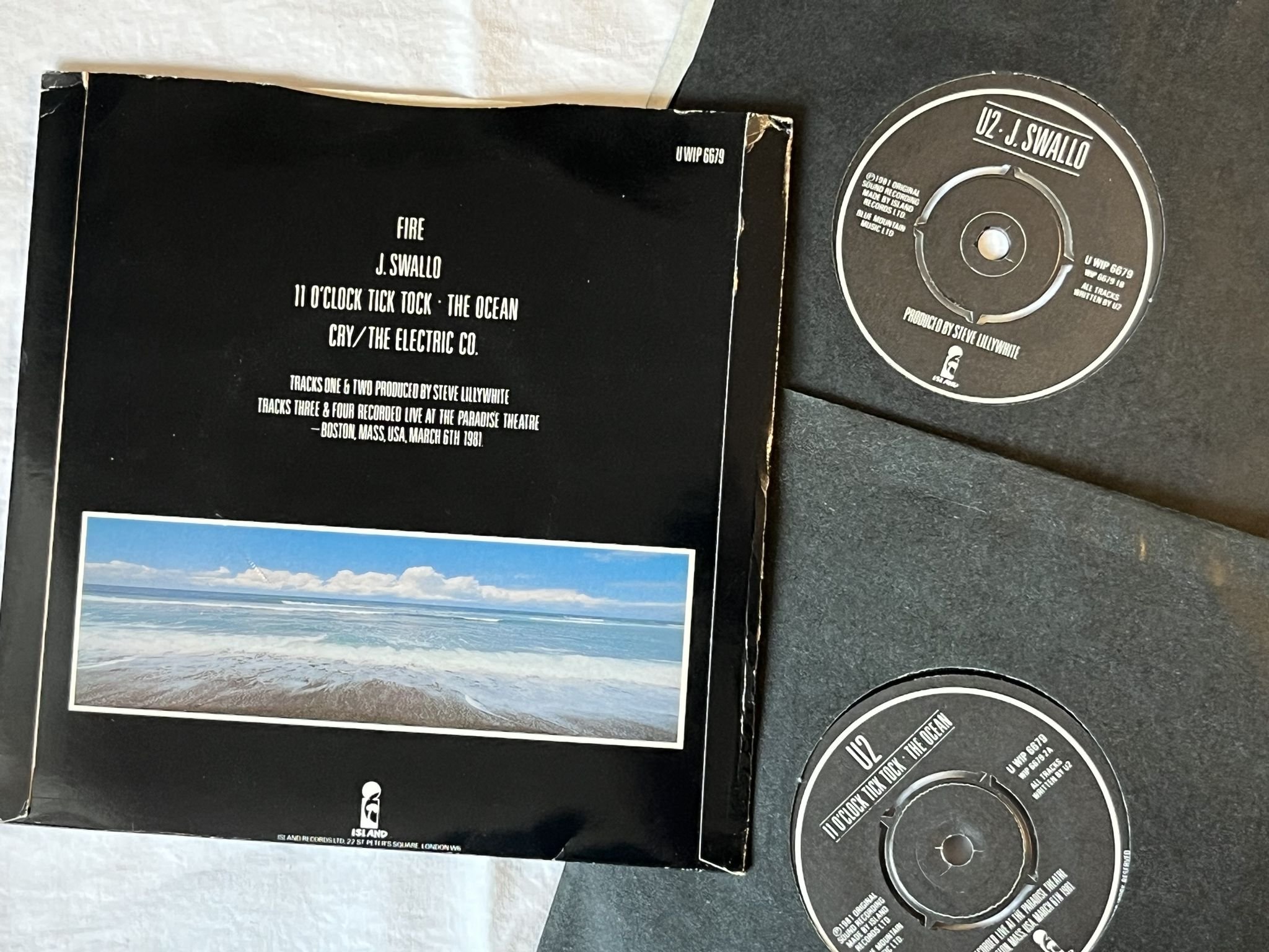 Omslagsbild för skivan U2 Fire 2x7"single -81 ISLAND U WIP 6679
