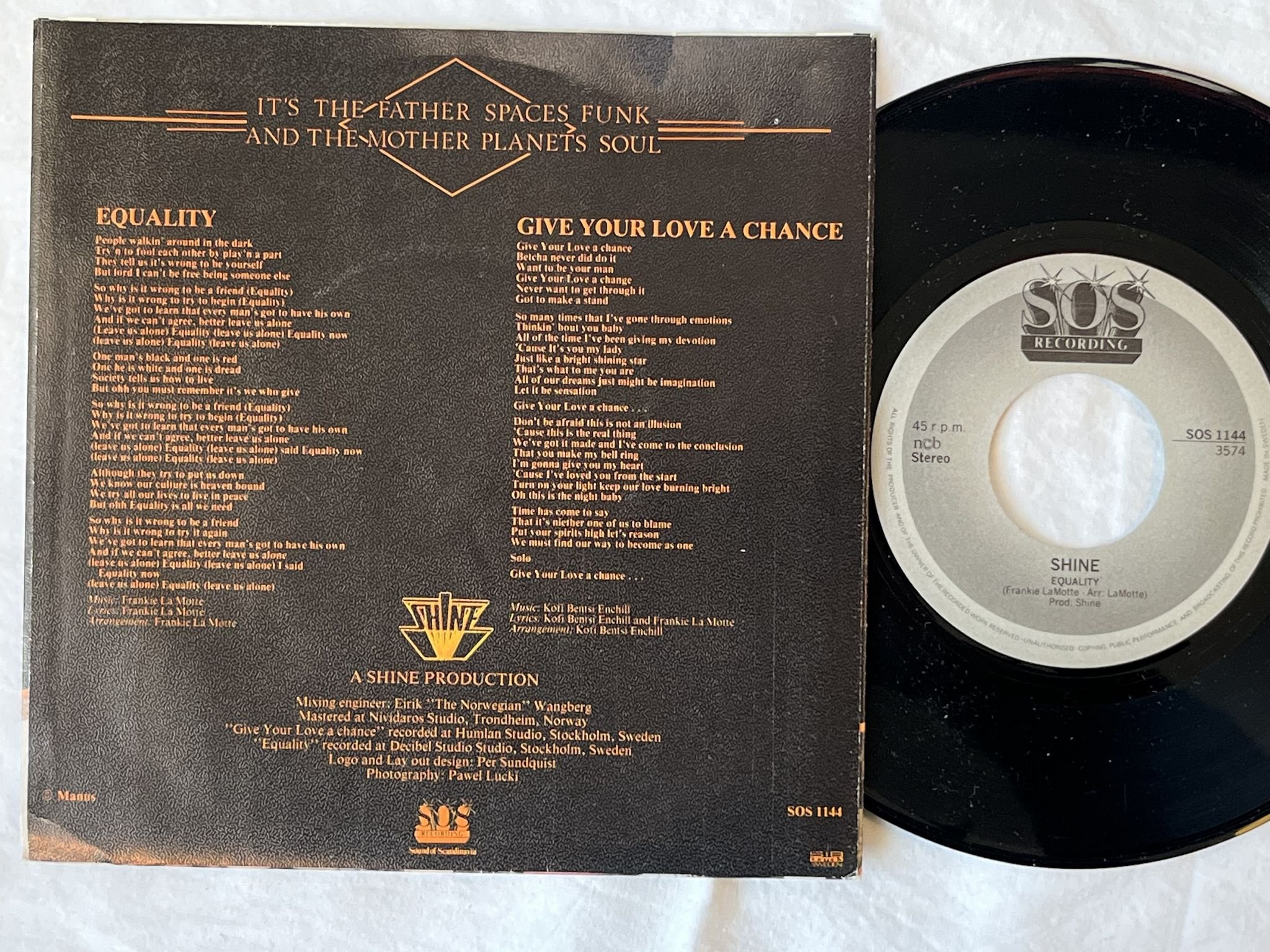 Omslagsbild för skivan SHINE give your love a chance 7" -83 SOS 1144 ** Superb Swedish Boogie **