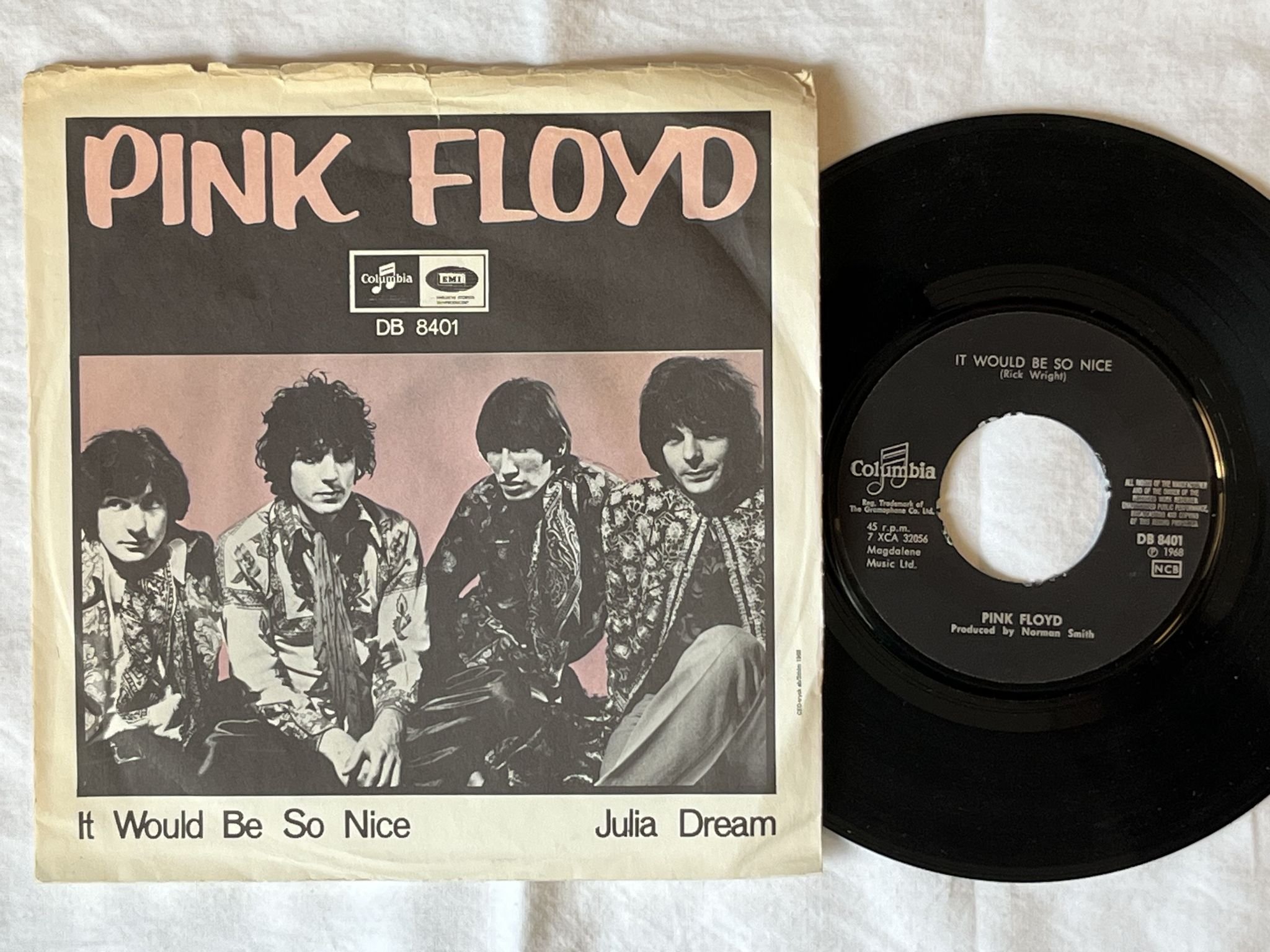 Omslagsbild för skivan PINK FLOYD It Would Be So Nice 7" -68 Swe COLUMBIA DB 8401 *** MEGA RARE 45 ***