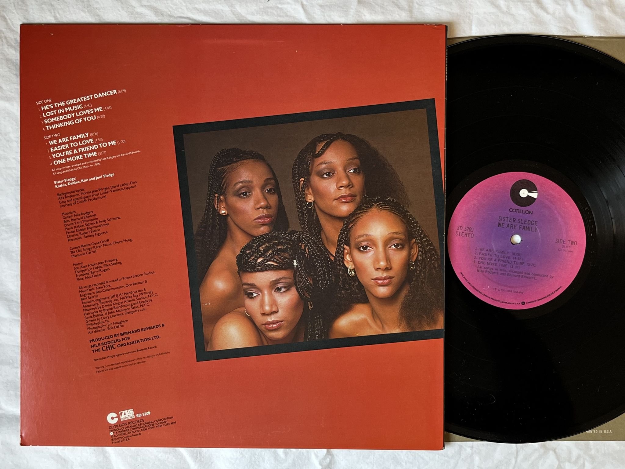 Omslagsbild för skivan SISTER SLEDGE we are family LP -79 US COTILLION SD 5209 *** CLASSIC ***
