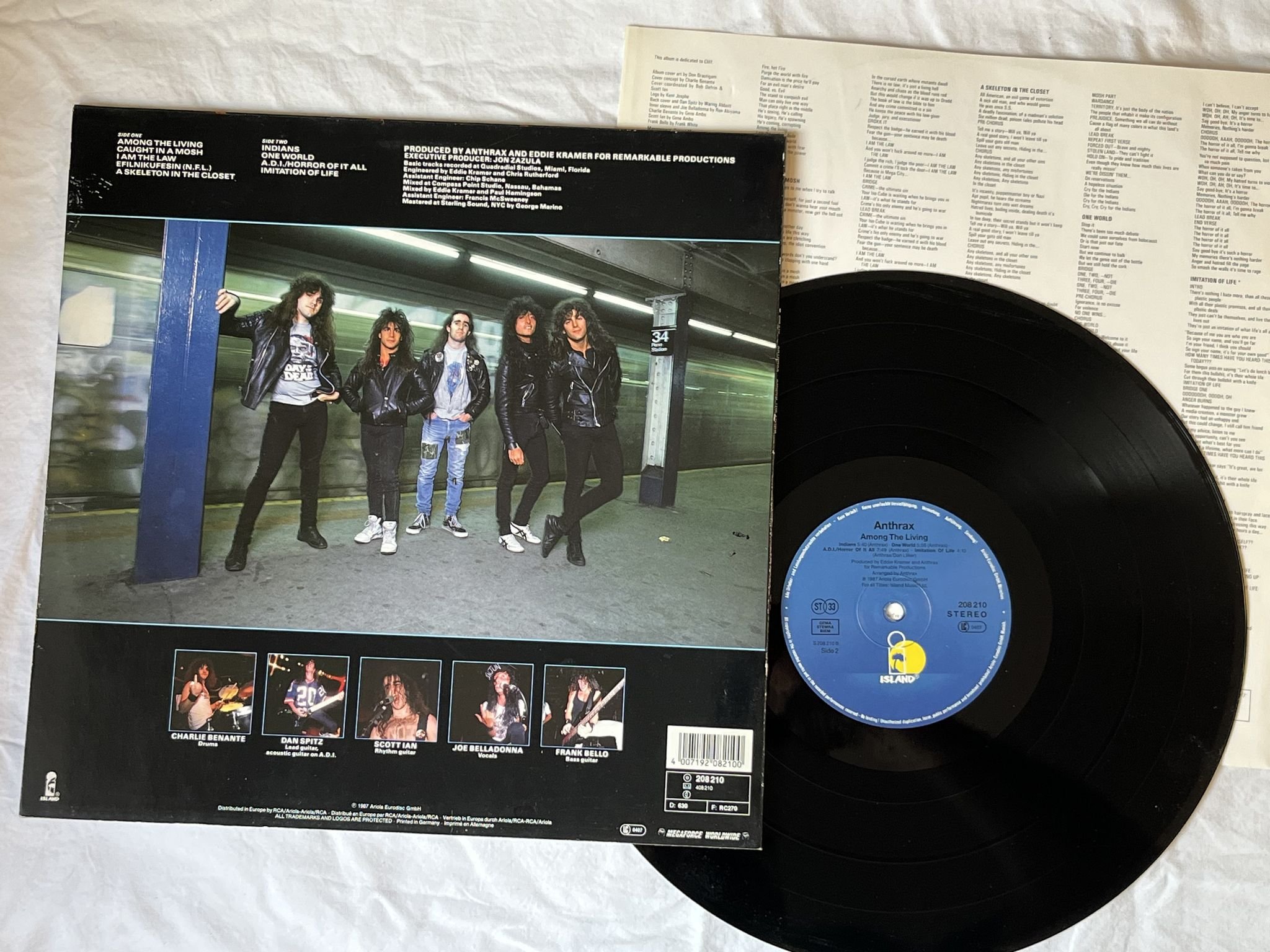 Omslagsbild för skivan ANTHRAX among the living LP -87 ISLAND 208 210 *** FULLY SIGNED ***
