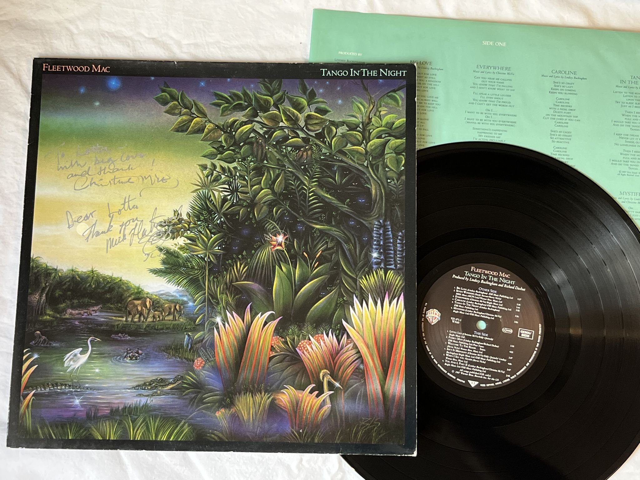 Omslagsbild för skivan FLEETWOOD MAC tango in the night LP -87 WARNER BROS 925471-1 *** SIGNED ***