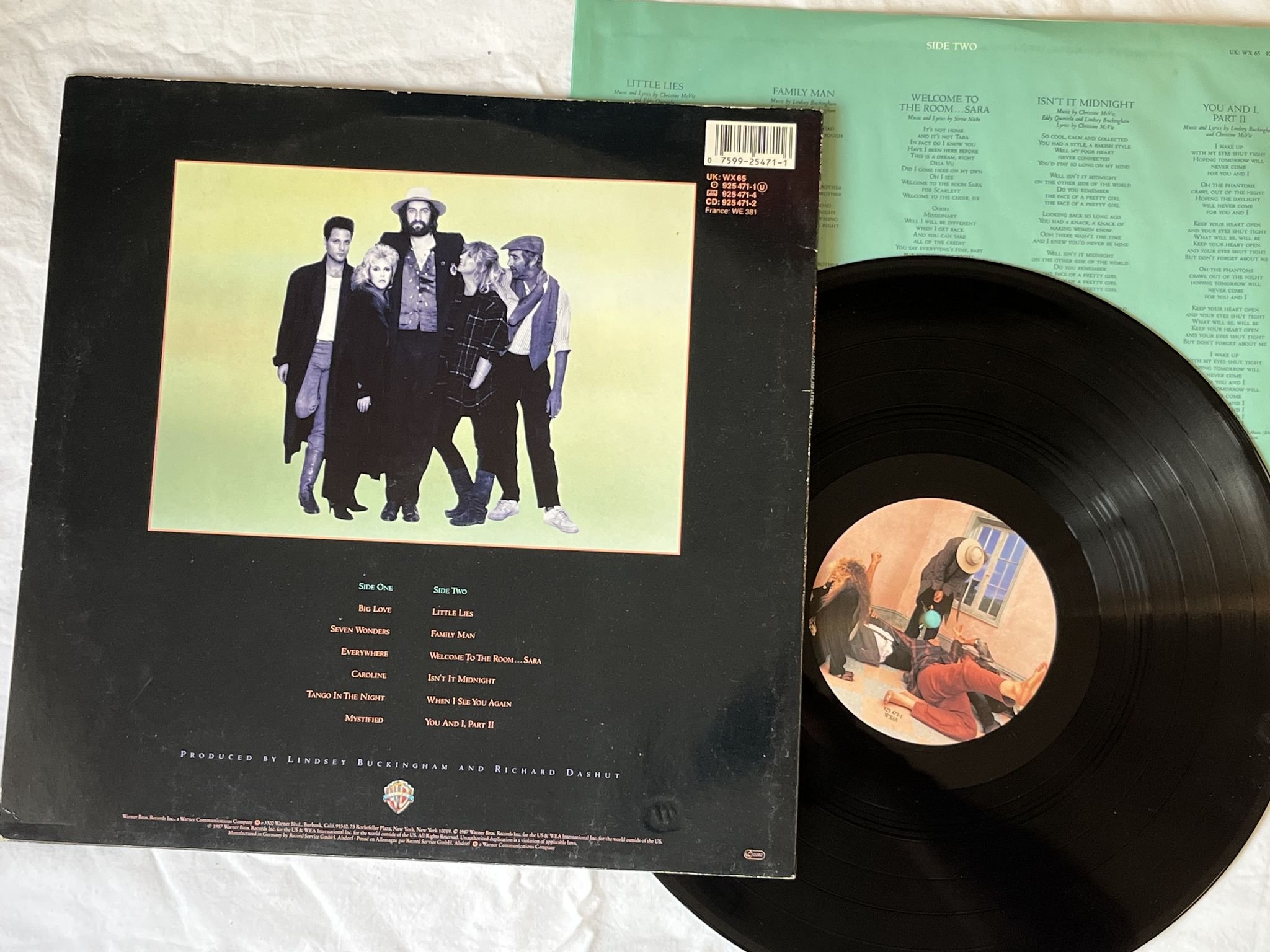 Omslagsbild för skivan FLEETWOOD MAC tango in the night LP -87 WARNER BROS 925471-1 *** SIGNED ***