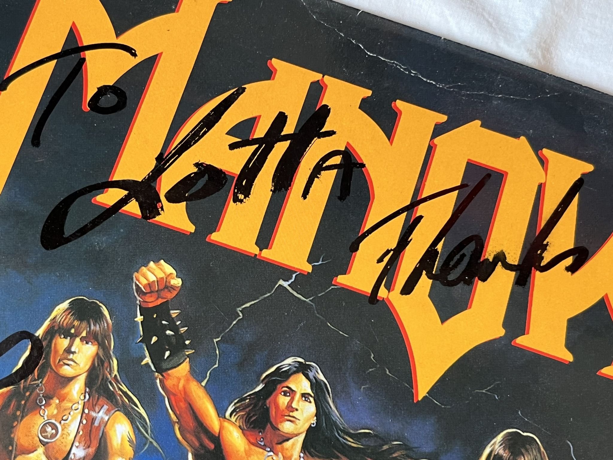 Omslagsbild för skivan MANOWAR fighting the world LP -87 ATCO 790 563-1 *** FULLY SIGNED ***