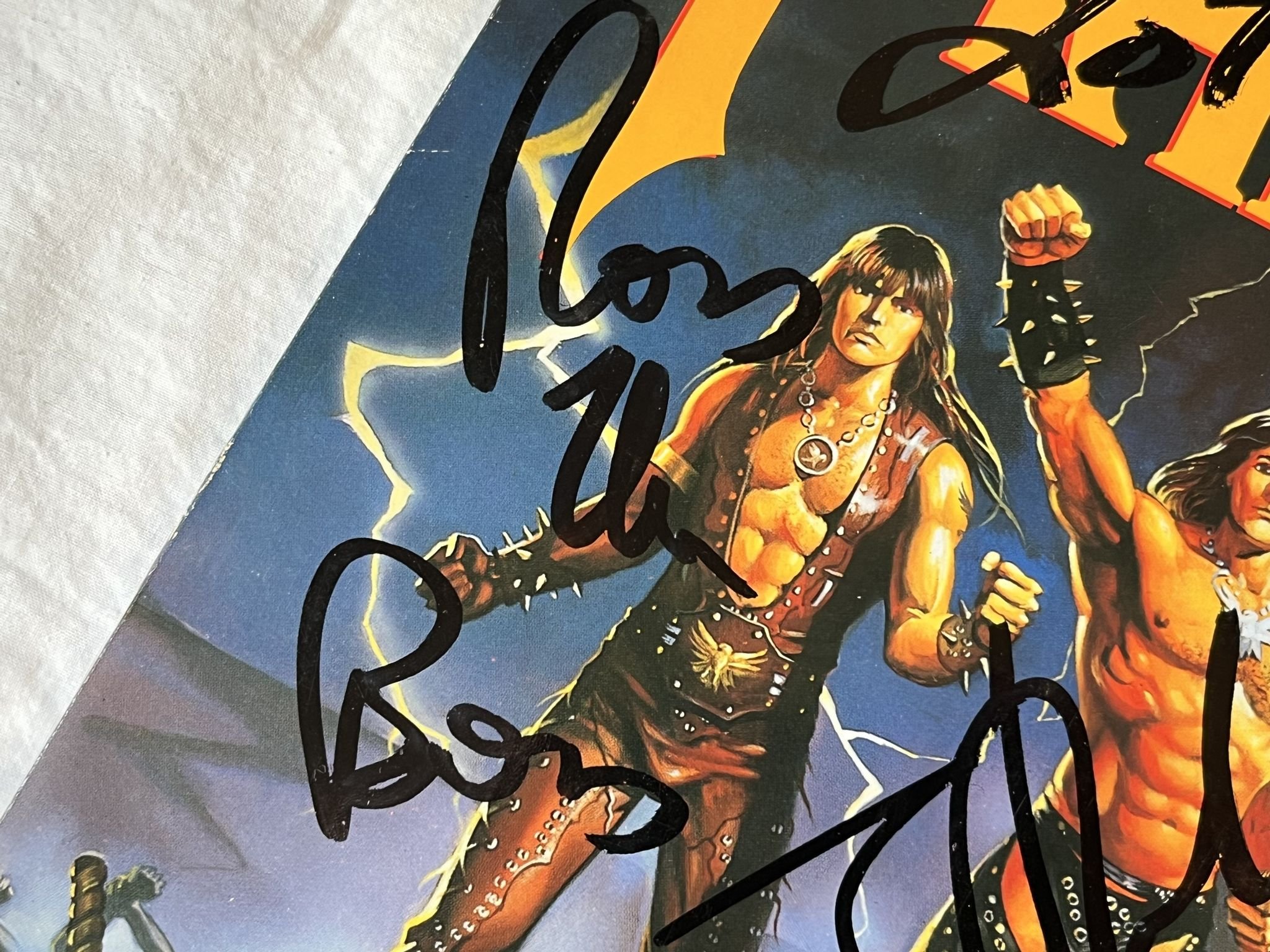 Omslagsbild för skivan MANOWAR fighting the world LP -87 ATCO 790 563-1 *** FULLY SIGNED ***