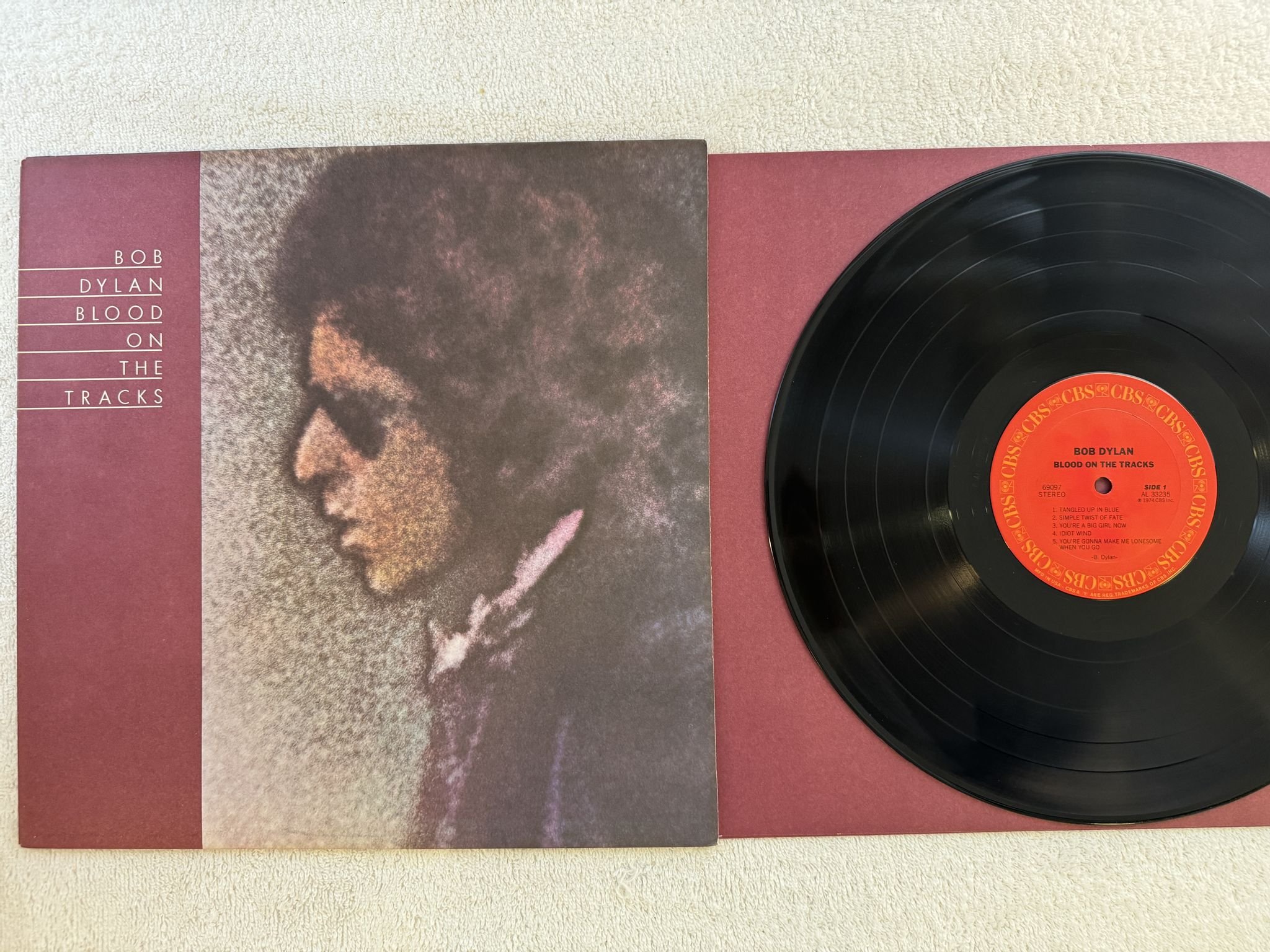 Omslagsbild för skivan BOB DYLAN blood on the tracks LP -74 US COLUMBIA 69097