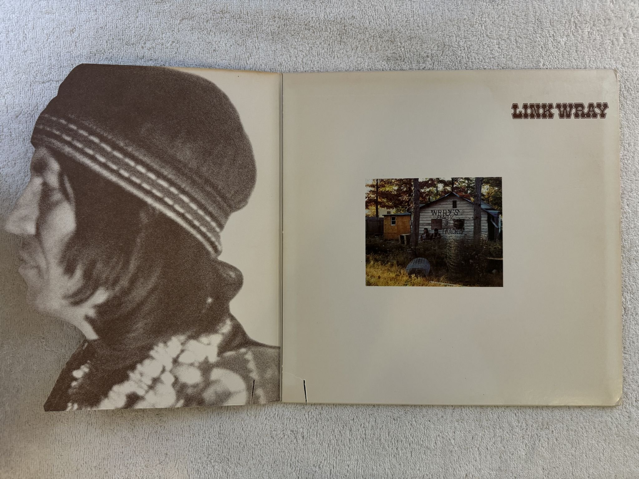 Omslagsbild för skivan LINK WRAY s/t LP -71 US POLYDOR 24-4064 ** Die Cut Unipak **