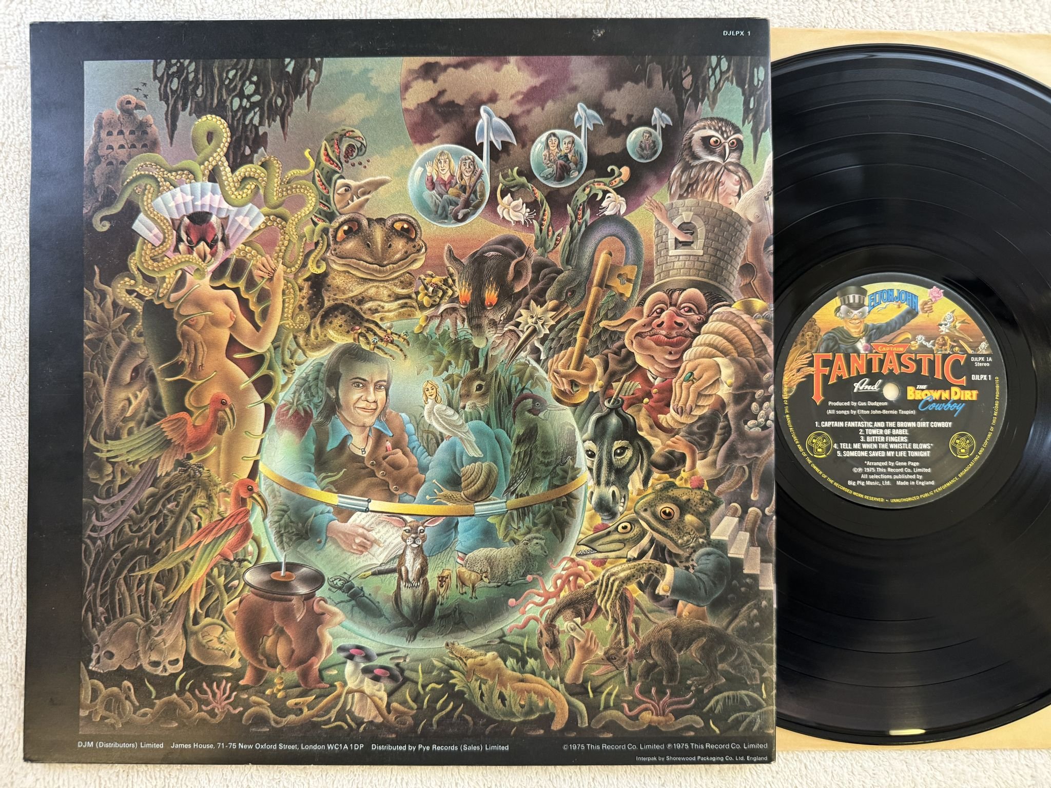 Omslagsbild för skivan ELTON JOHN captain fantastic LP -75 UK DJM DJLPX 1