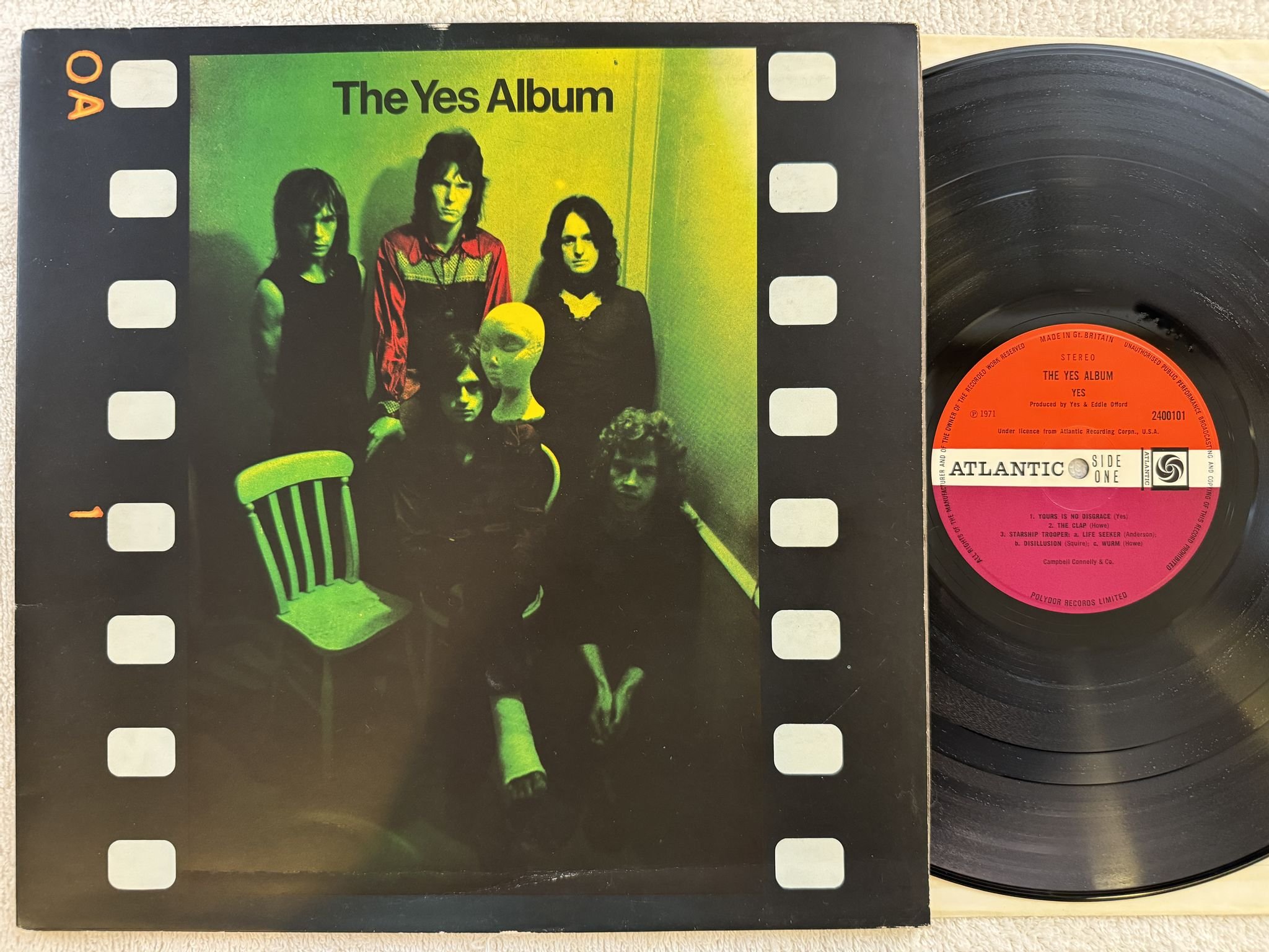 Omslagsbild för skivan YES the yes album LP -71 UK plum ATLANTIC 2400101