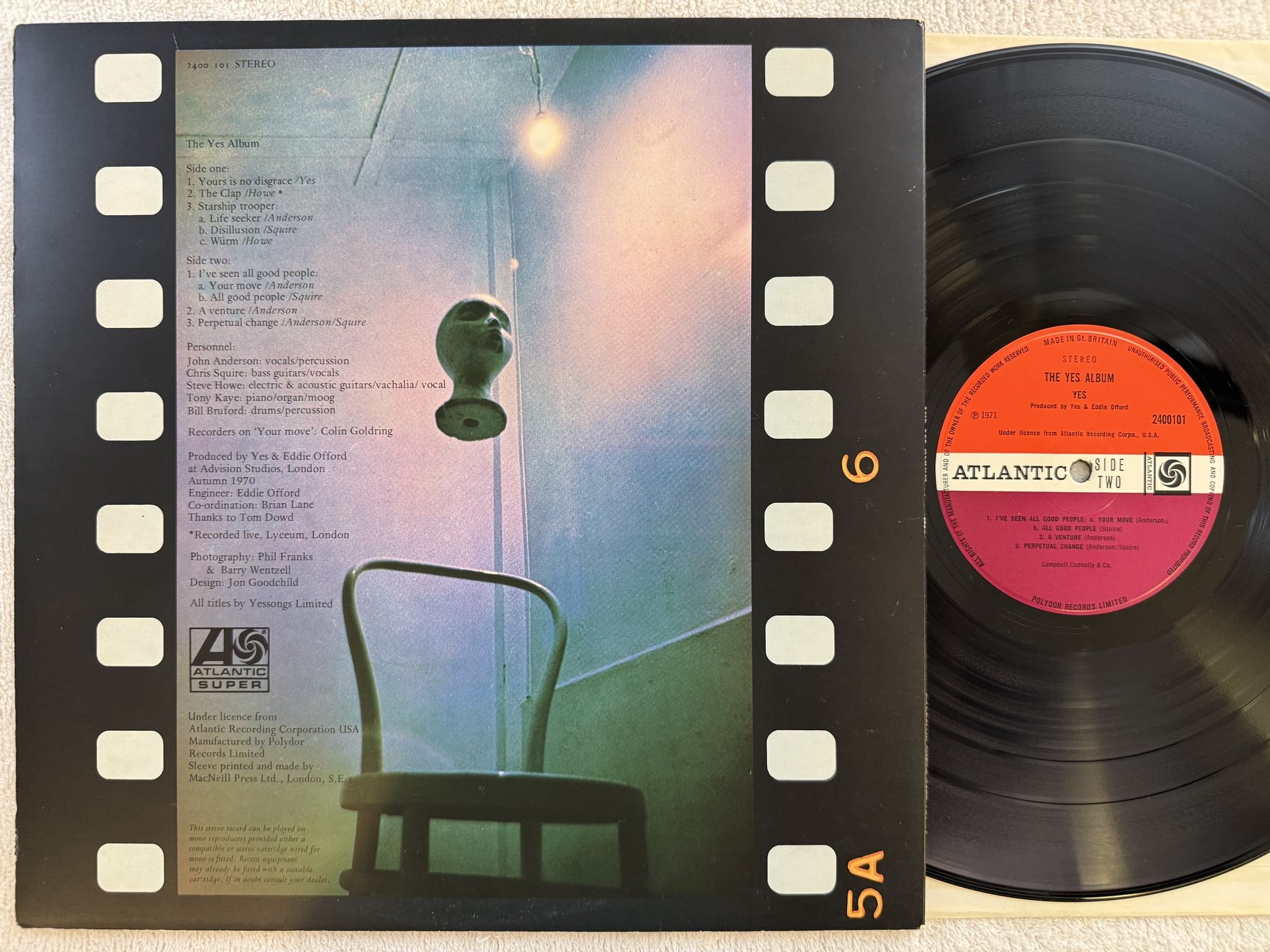 Omslagsbild för skivan YES the yes album LP -71 UK plum ATLANTIC 2400101