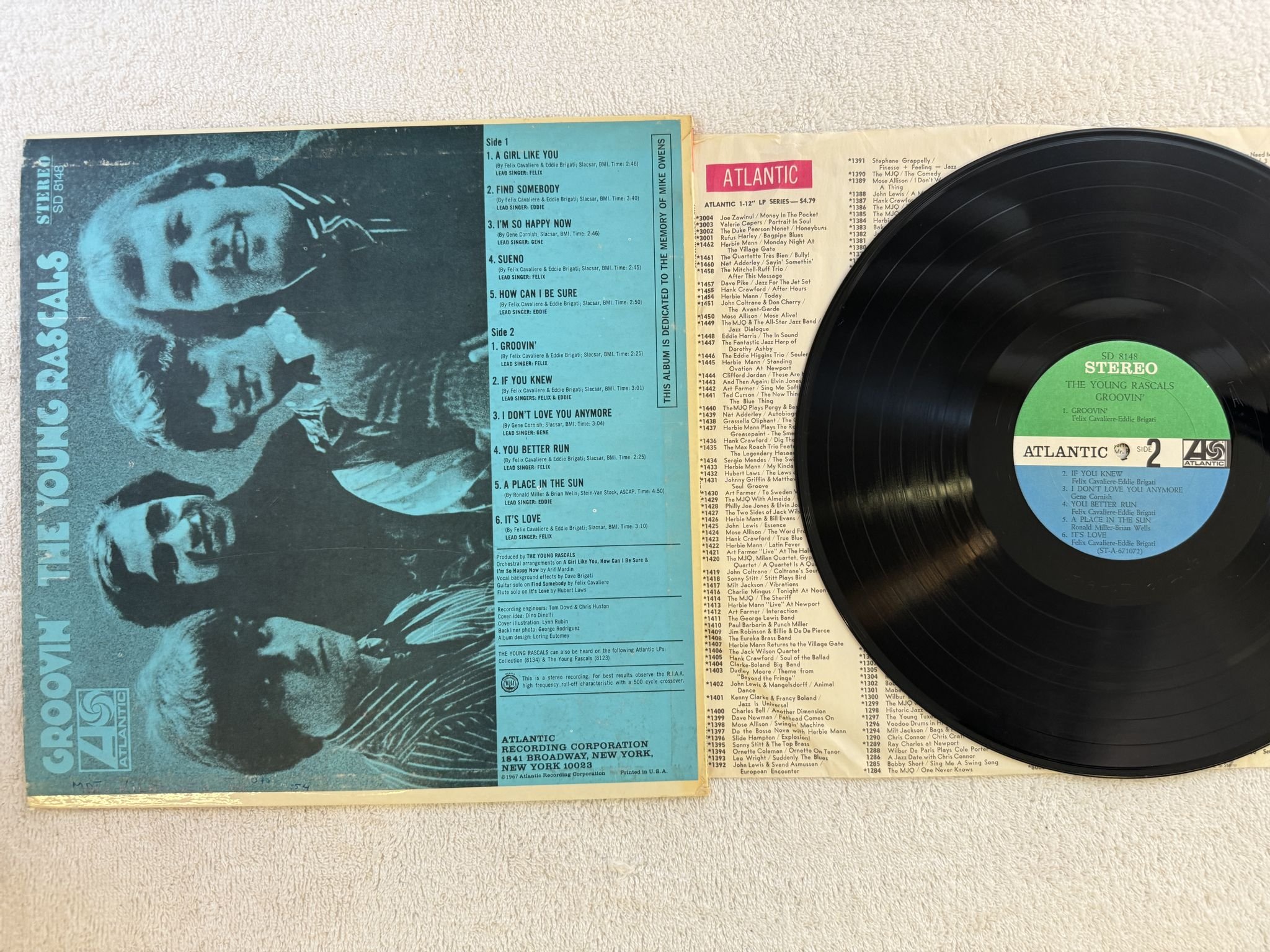 Omslagsbild för skivan THE YOUNG RASCALS groovin LP -67 US ATLANTIC SD 8148 *** BLUE BACK ***