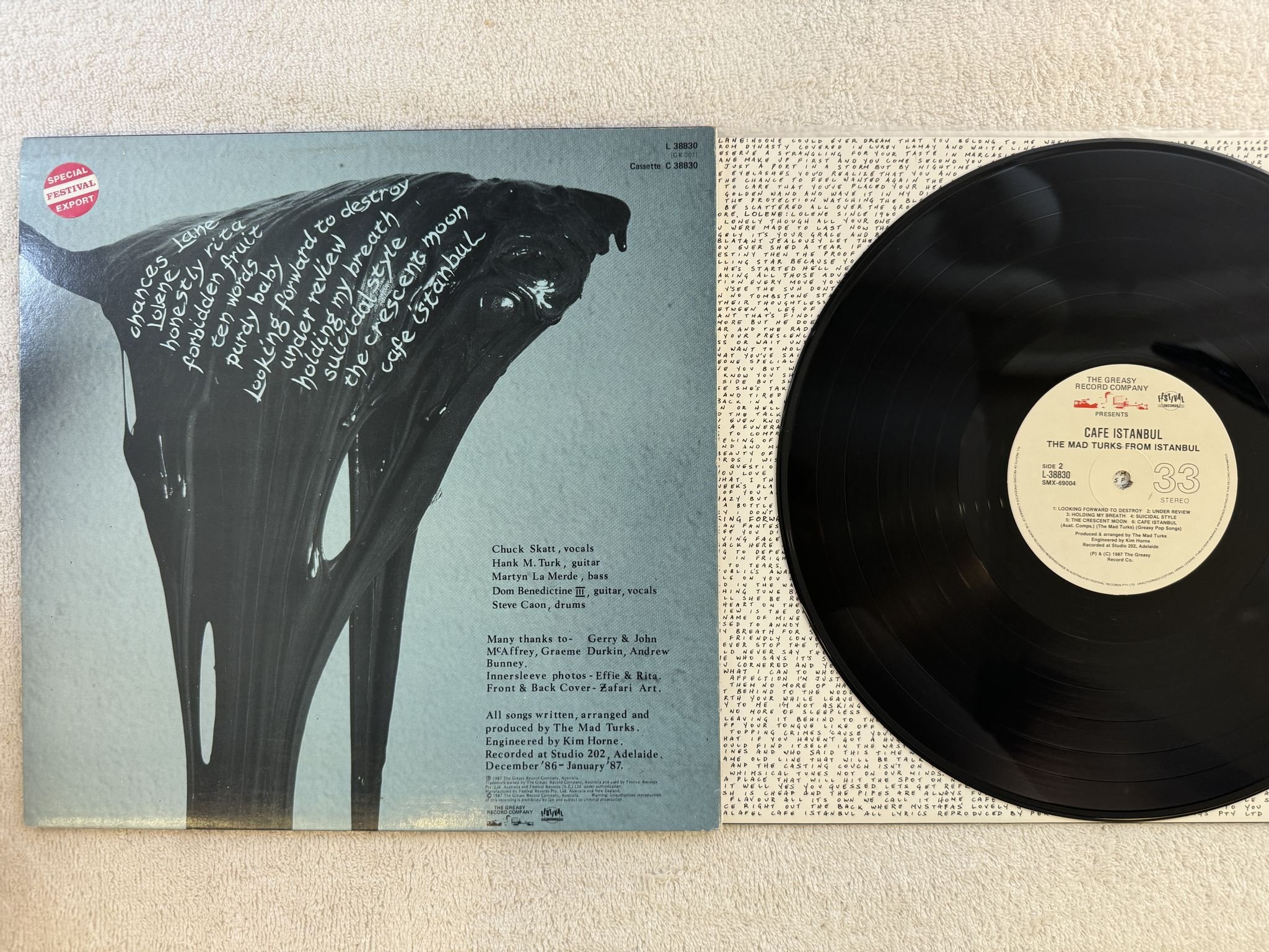 Omslagsbild för skivan The Mad Turks From Istanbul – Cafe Istanbul LP -87 Australia L-38830