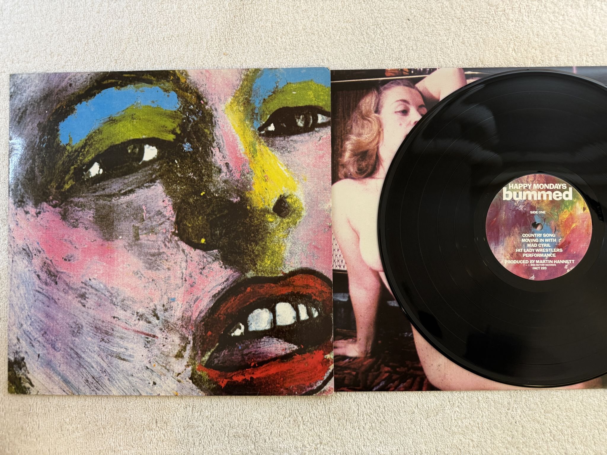 Omslagsbild för skivan HAPPY MONDAYS bummed LP -88 UK FACTORY FACT 220 ** EMBOSSED COVER **