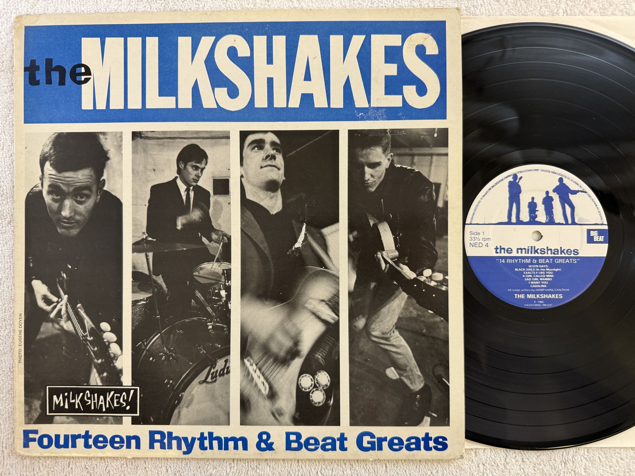 Omslagsbild för skivan THE MILKSHAKES 14 rhythm & beat greats LP -82 UK BI BEAT NED 4 ** GARAGE **