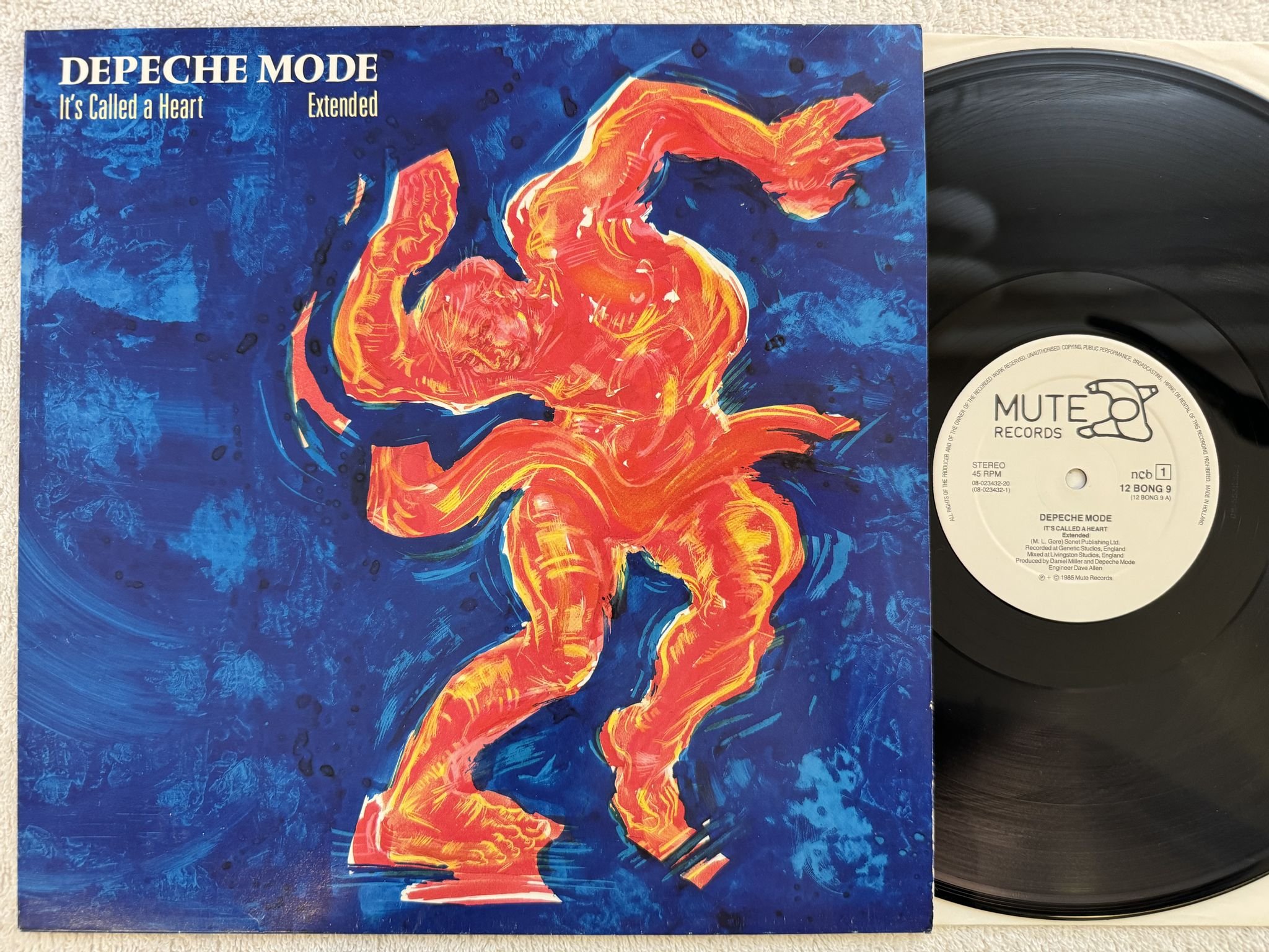 Omslagsbild för skivan DEPECHE MODE it's called a heart 12" -85 ncb MUTE 12 BONG 9