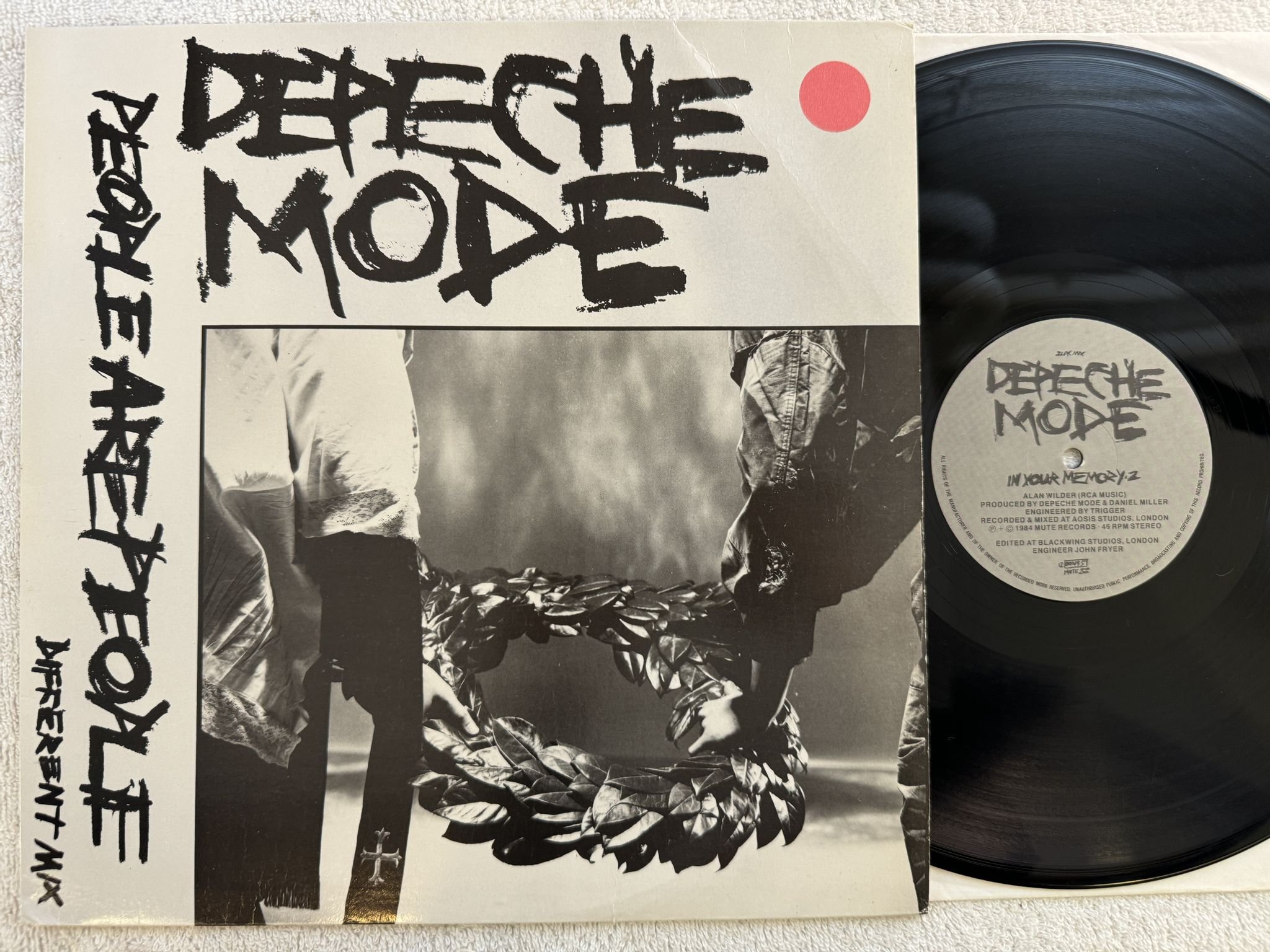 Omslagsbild för skivan DEPECHE MODE people are people (Different Mix) 12" -84 UK MUTE 12 BONG 5