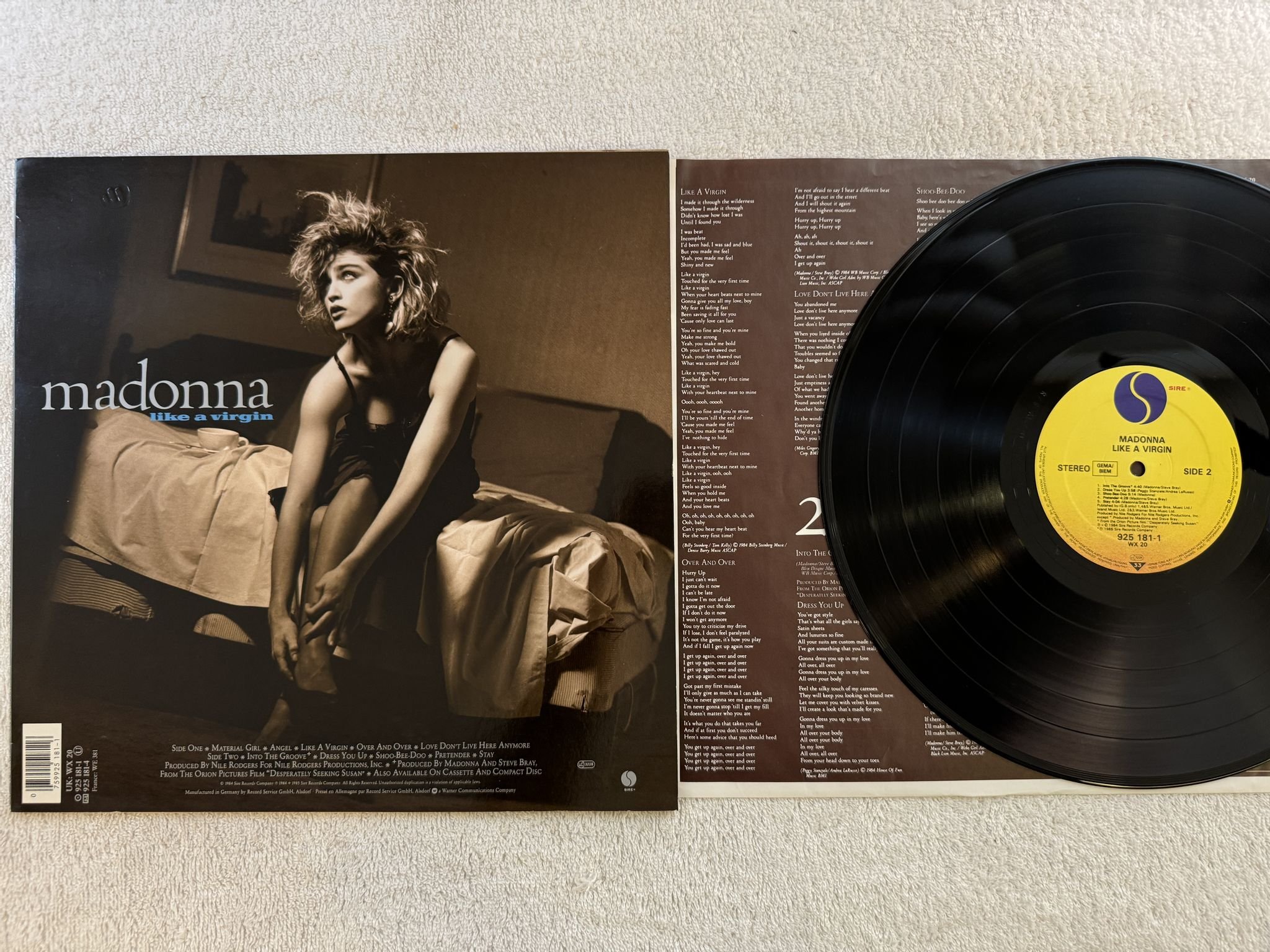 Omslagsbild för skivan MADONNA like a virgin LP -85 Ger SIRE 925 181-1˜