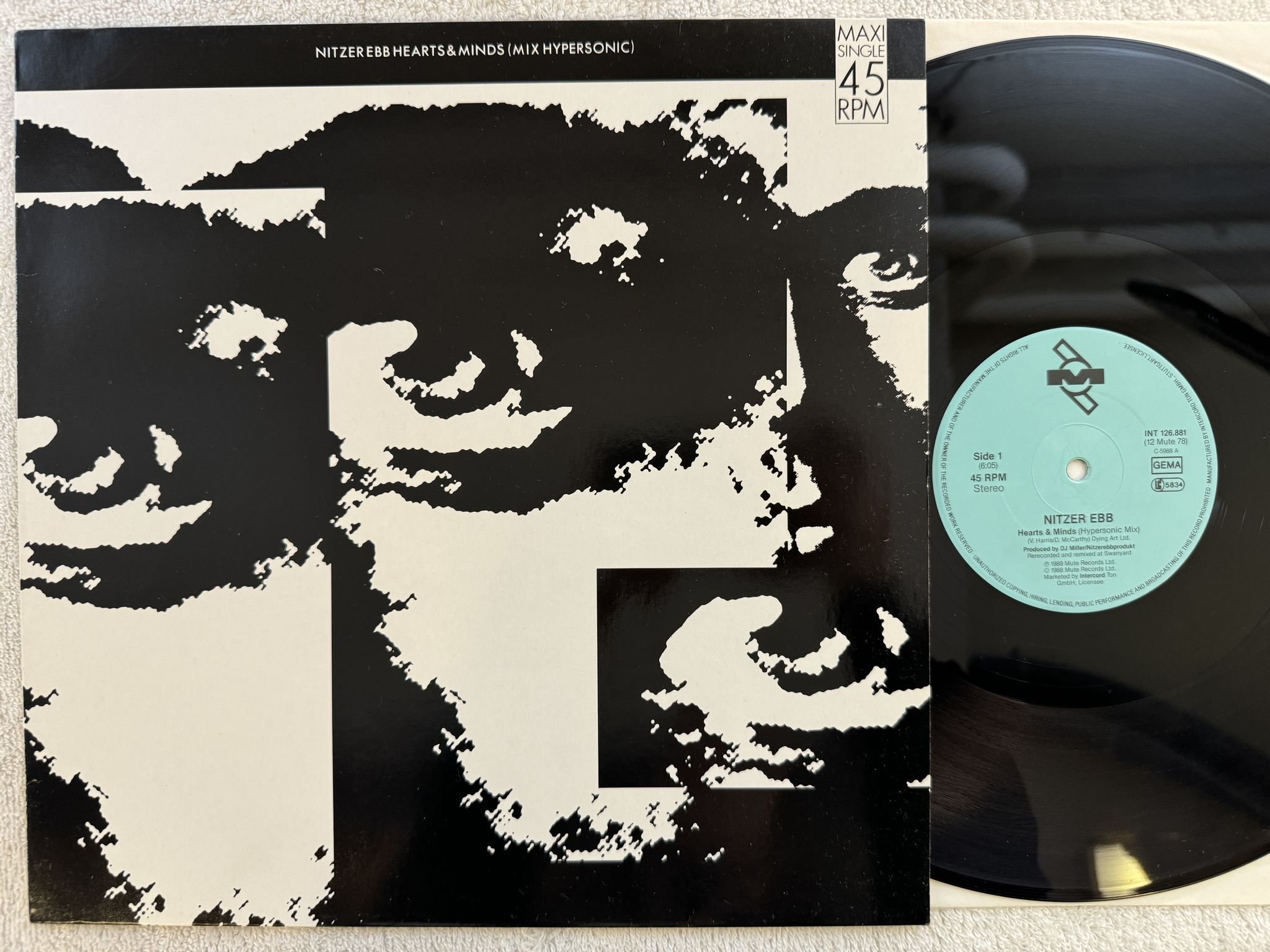 Omslagsbild för skivan NITZER EBB hearts & minds 12" -89 Ger MUTE 126881