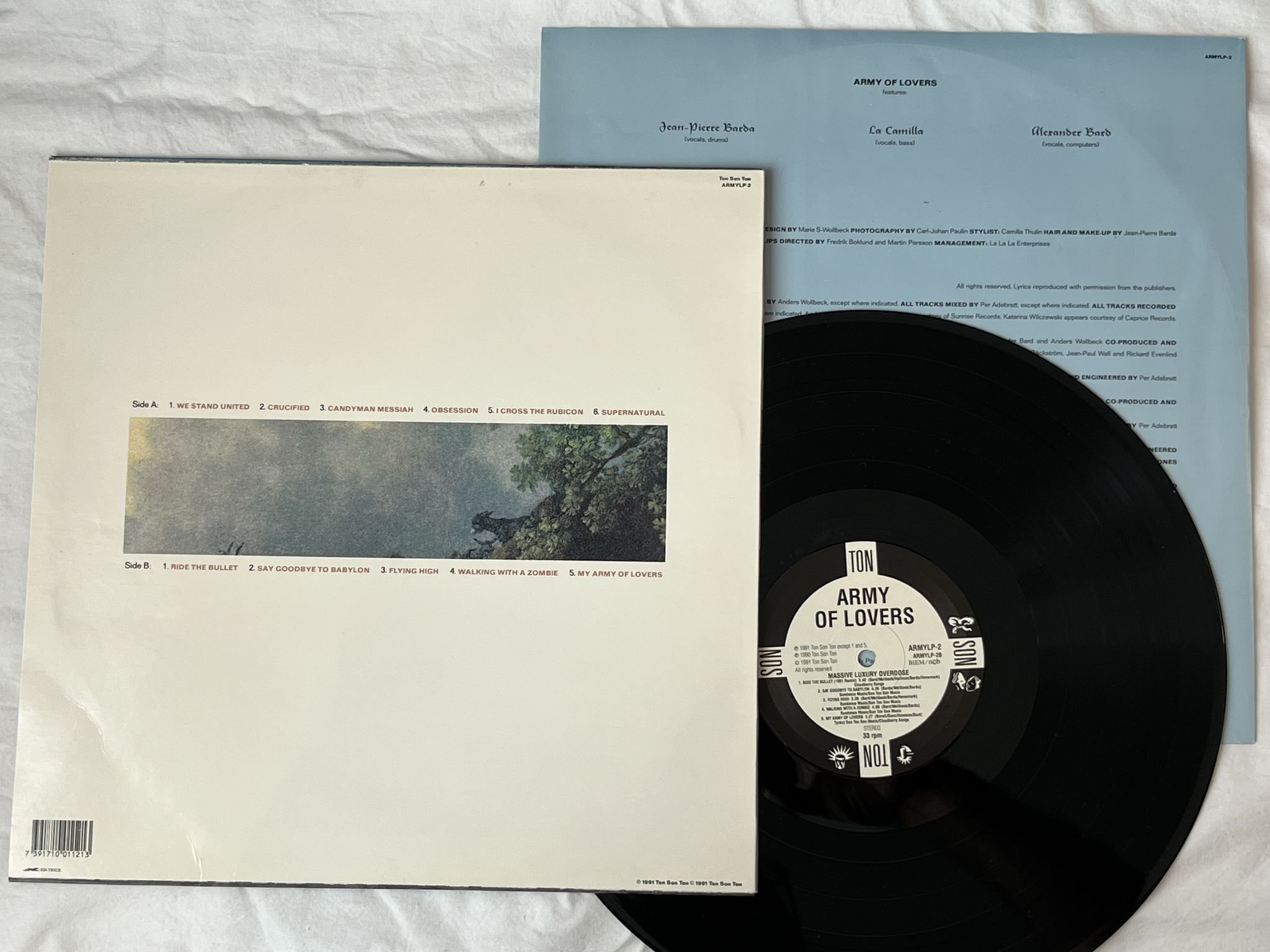 Omslagsbild för skivan ARMY OF LOVERS massive luxury overdose LP -91 ncb TON SON TON ARMYLP-2