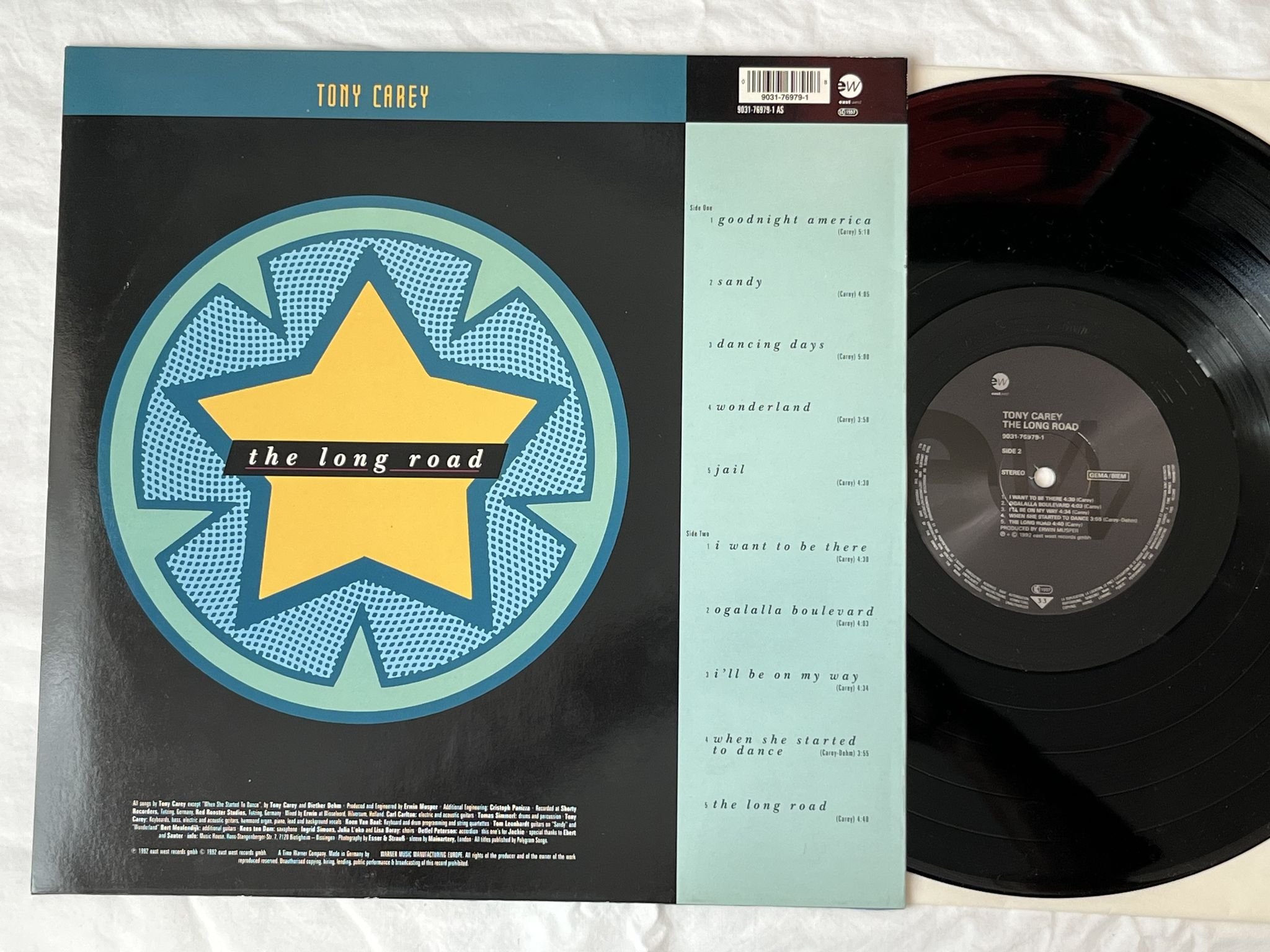 Omslagsbild för skivan TONY CAREY The Long Road LP -92 Ger EASTWEST 9031-76979-1