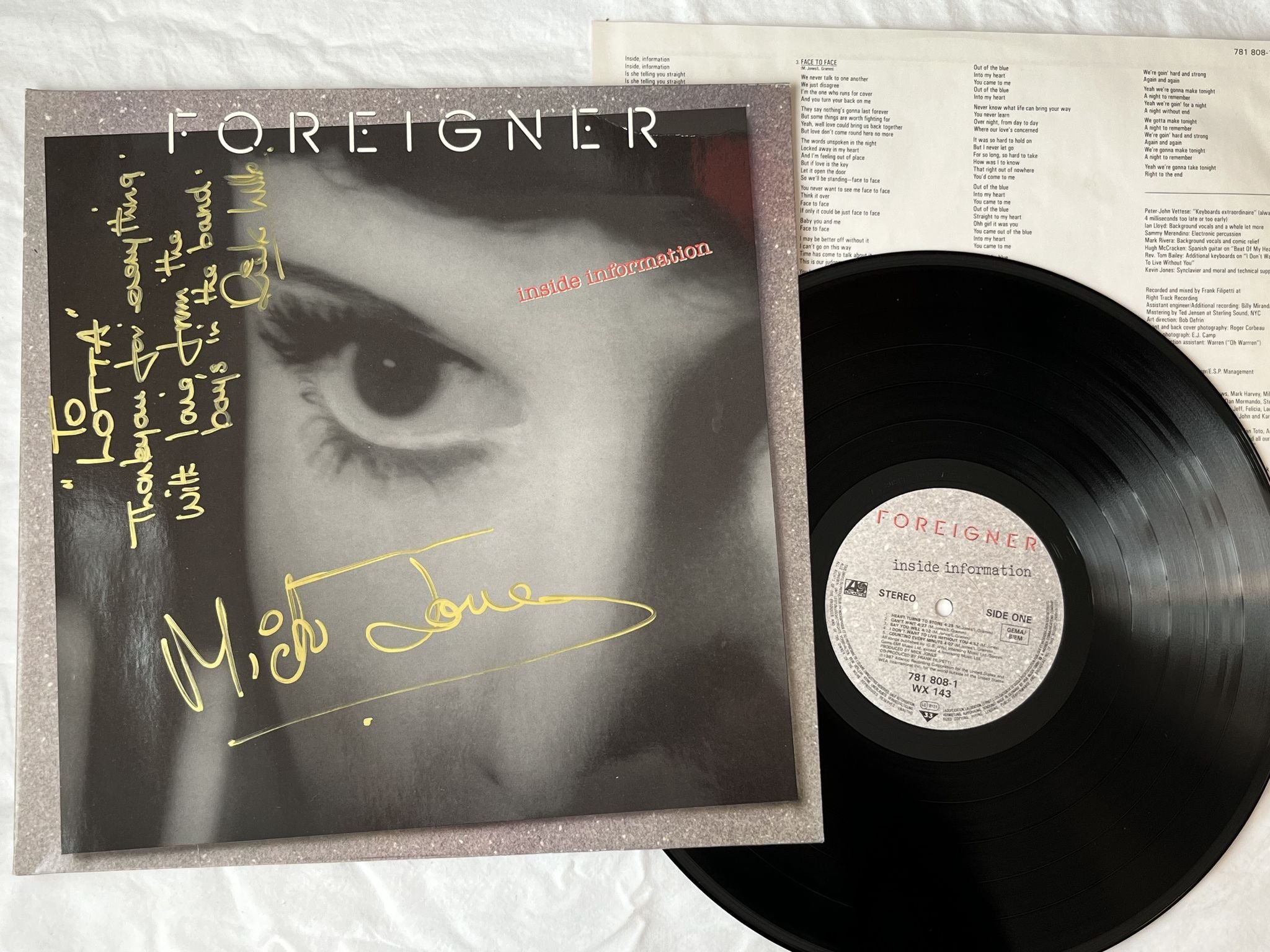 Omslagsbild för skivan FOREIGNER inside information LP -87 Ger ATLANTIC 781808-1 ** SIGNED **