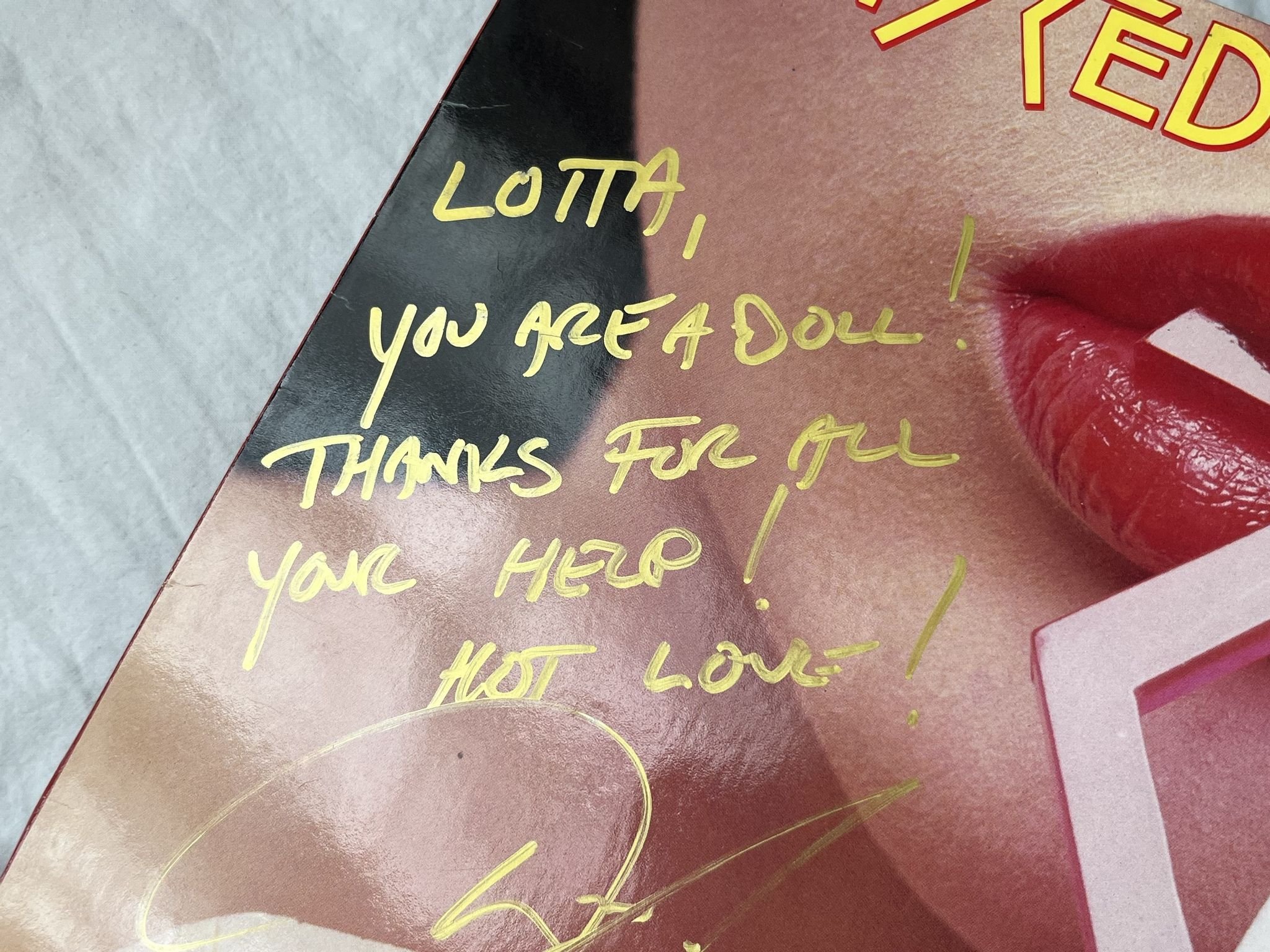 Omslagsbild för skivan TWISTER SISTER love is for suckers LP -87 ATLANTIC 781 772-1 ** SIGNED **