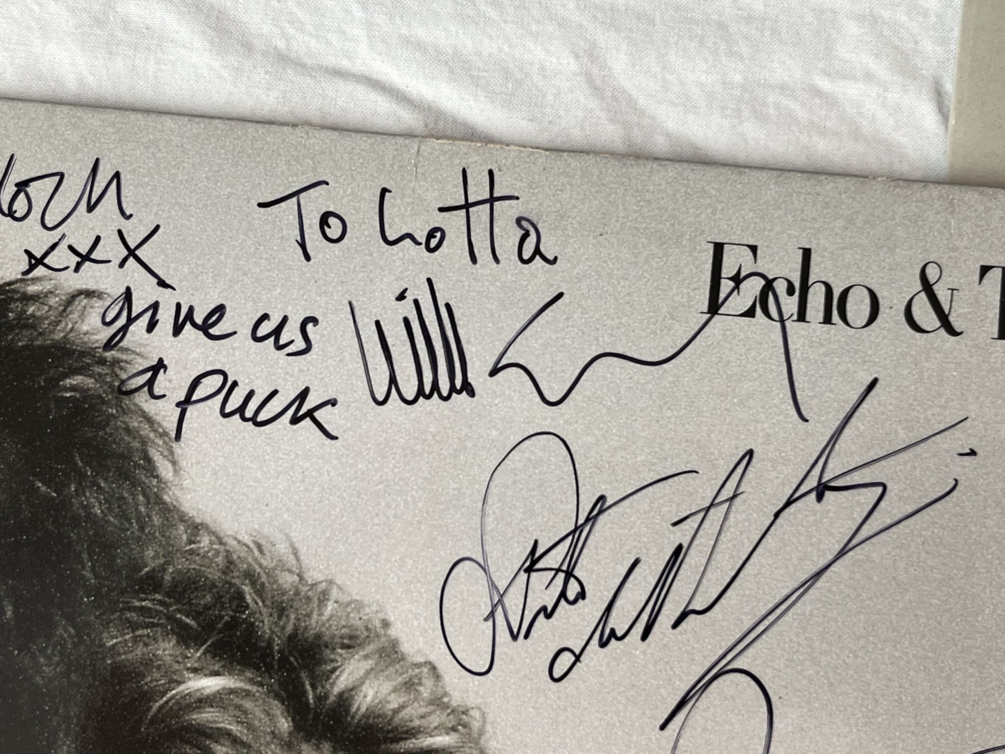 Omslagsbild för skivan ECHO AND THE BUNNYMEN s/t LP -87 WEA 242137-1 **** Fully Signed ****