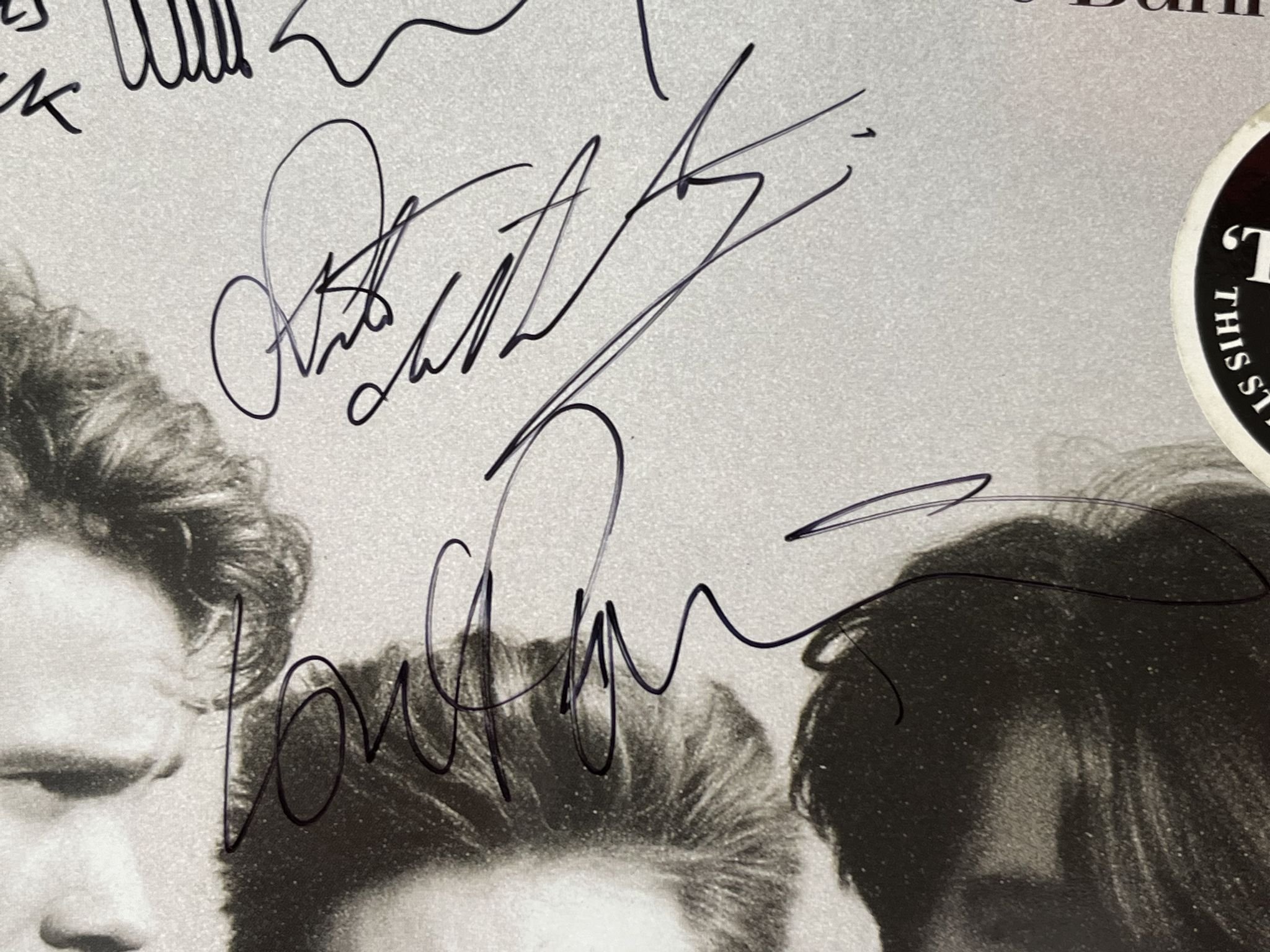 Omslagsbild för skivan ECHO AND THE BUNNYMEN s/t LP -87 WEA 242137-1 **** Fully Signed ****