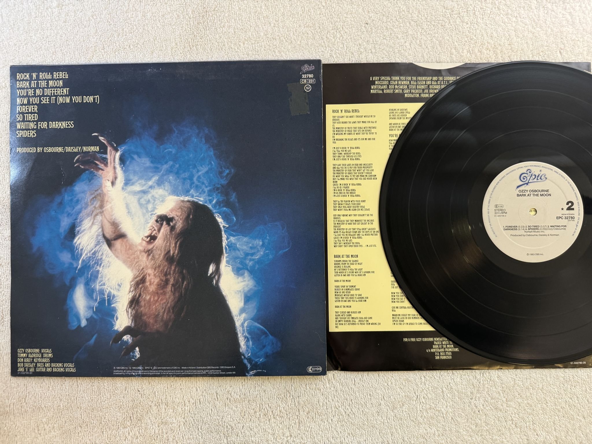 Omslagsbild för skivan OZZY OSBOURNE bark at the moon LP -83 Hol EPIC EPC 32780
