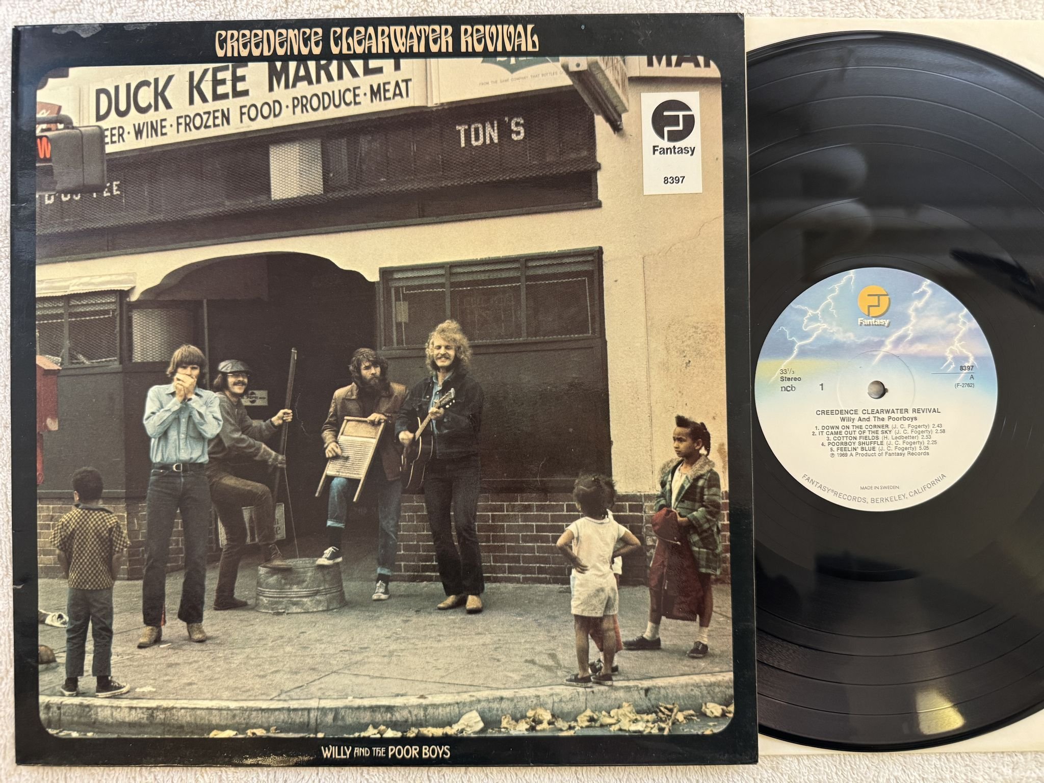 Omslagsbild för skivan CREEDENCE CLEARWATER REVIVAL Willy & the pooe boys LP re ncb FANTASY 8397