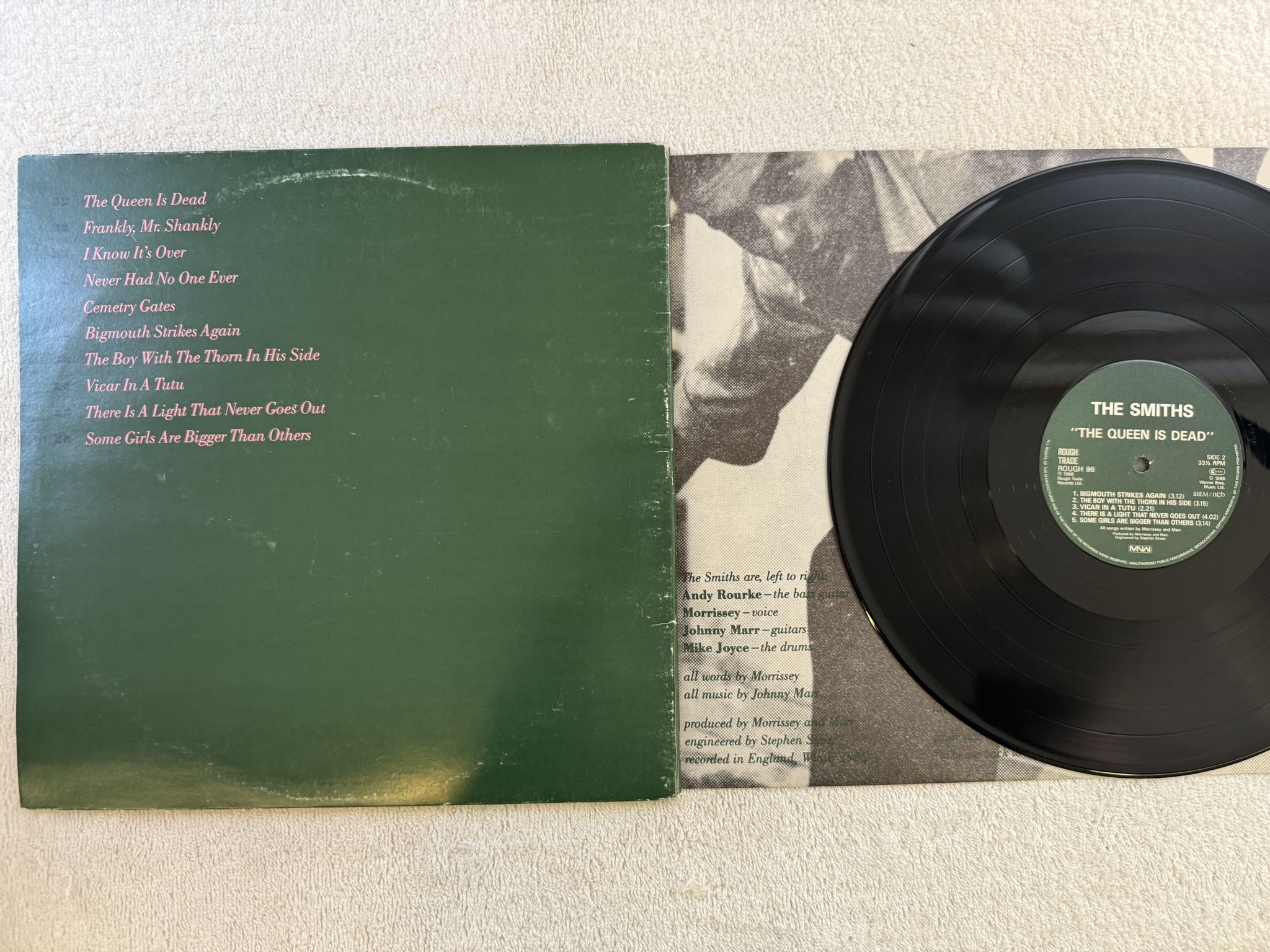 Omslagsbild för skivan THE SMITHS the queen is dead LP -86 ncb MNW ROUGH 96