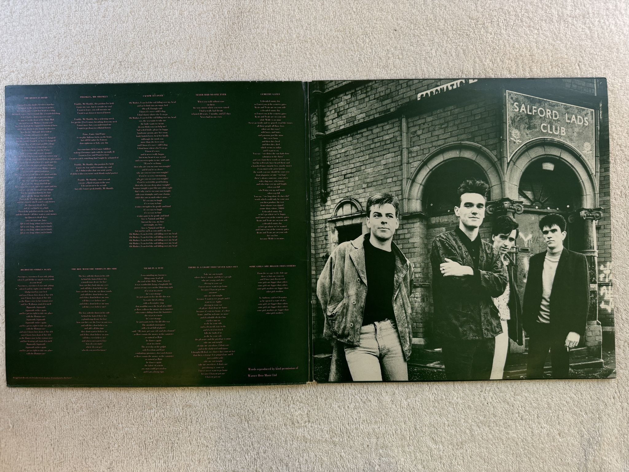 Omslagsbild för skivan THE SMITHS the queen is dead LP -86 ncb MNW ROUGH 96