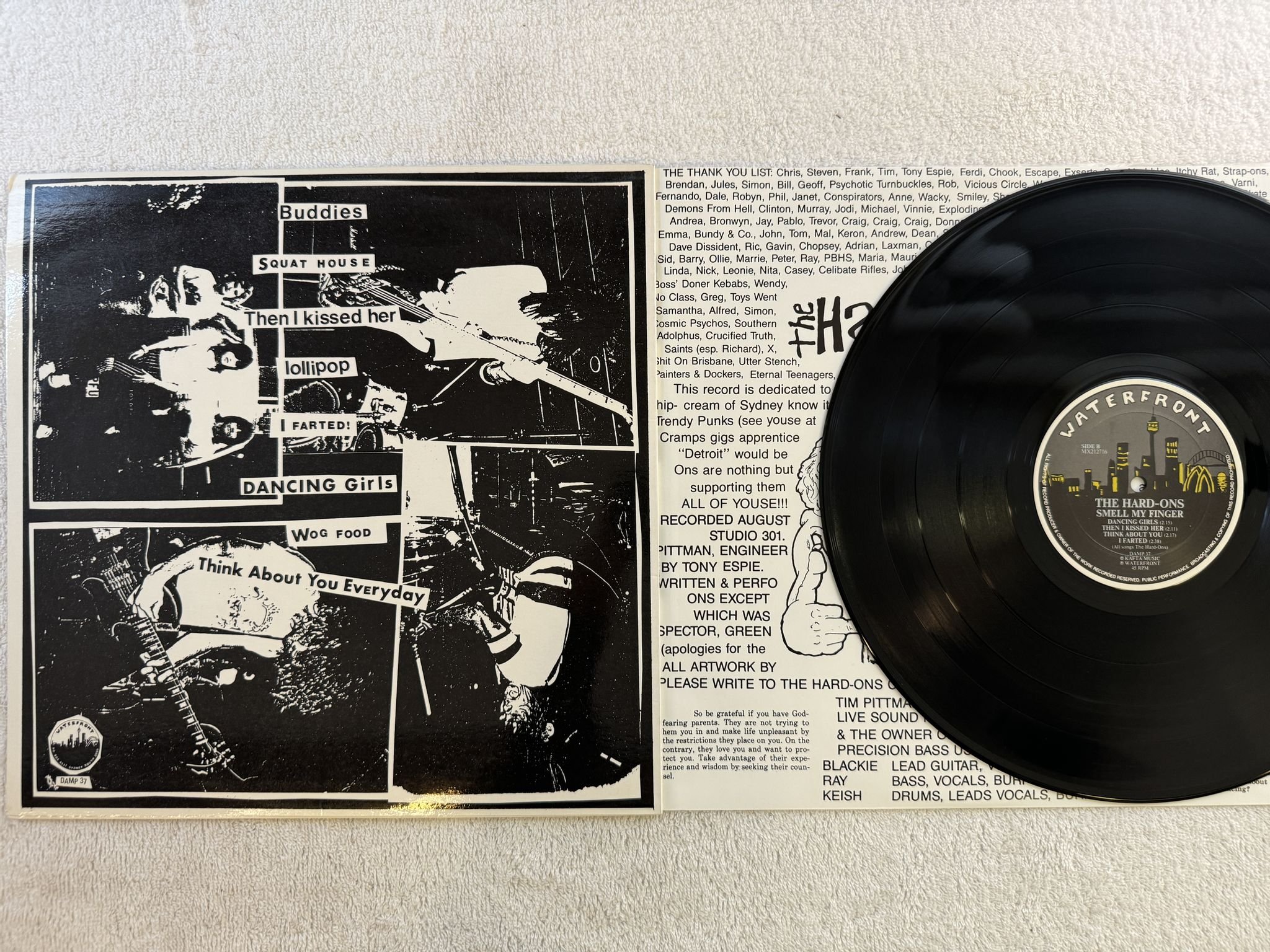 Omslagsbild för skivan THE HARD-ONS smell my finger LP -86 Australia WATERFRONT DAMP 37