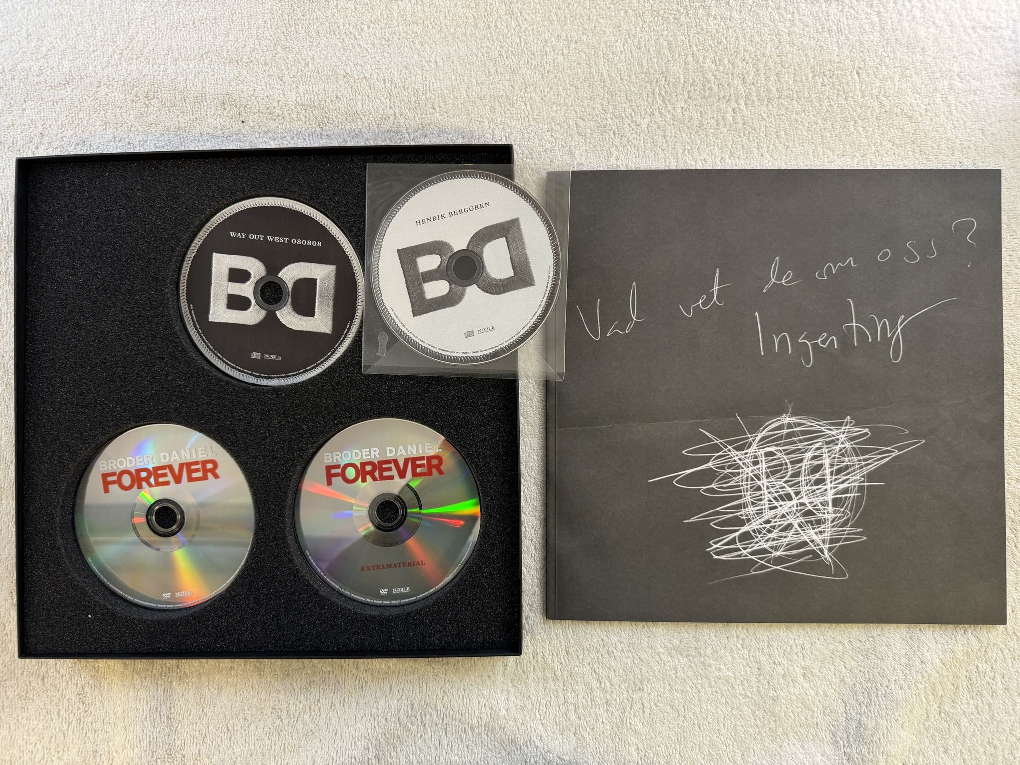 Omslagsbild för skivan BRODER DANIEL FOREVER 2xCD + 2xDVD BOX NOBLE 7350019710111 *** Signed ***