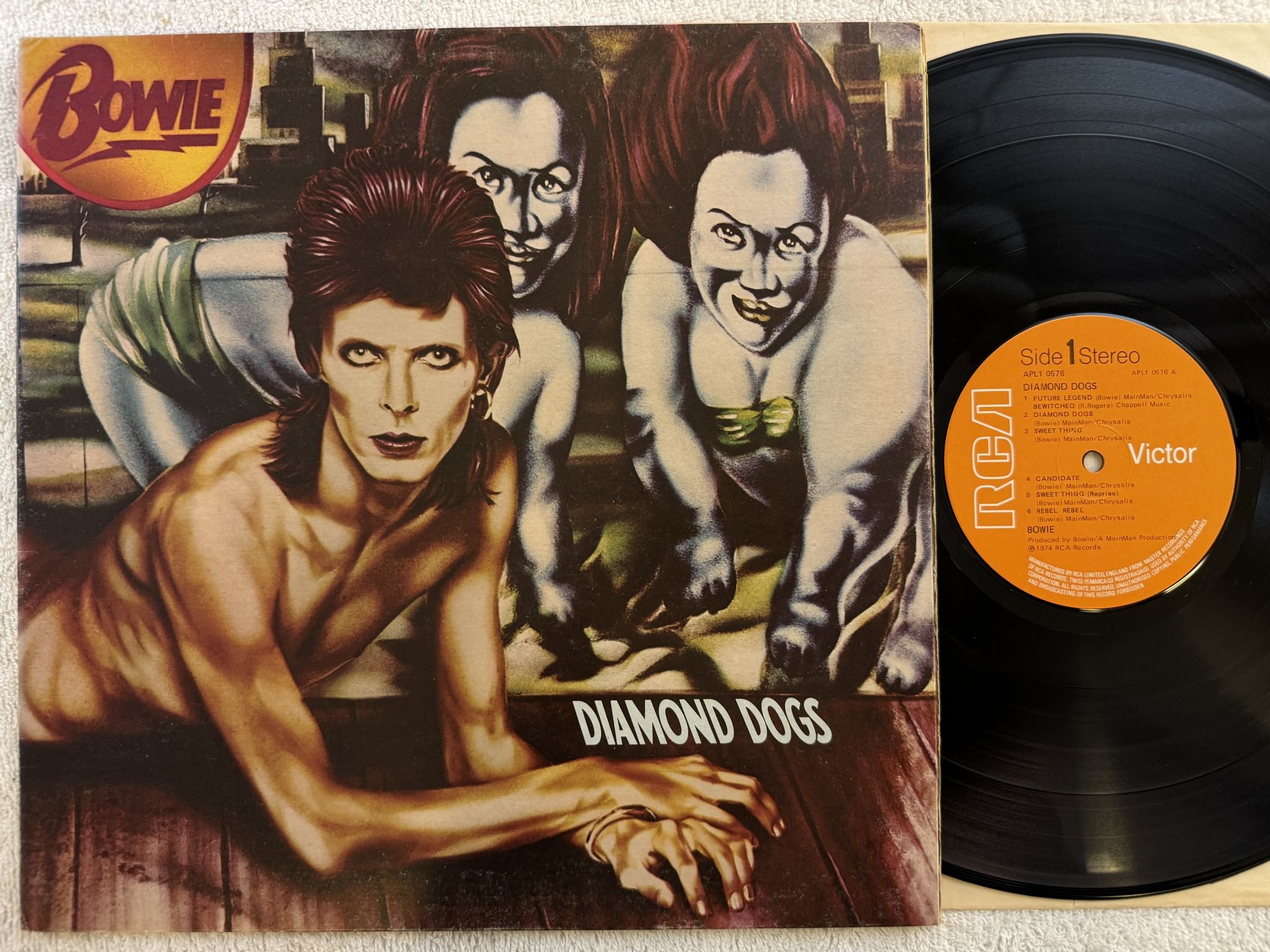 Omslagsbild för skivan DAVID BOWIE diamond dogs LP -74 UK RCA APL1 0576
