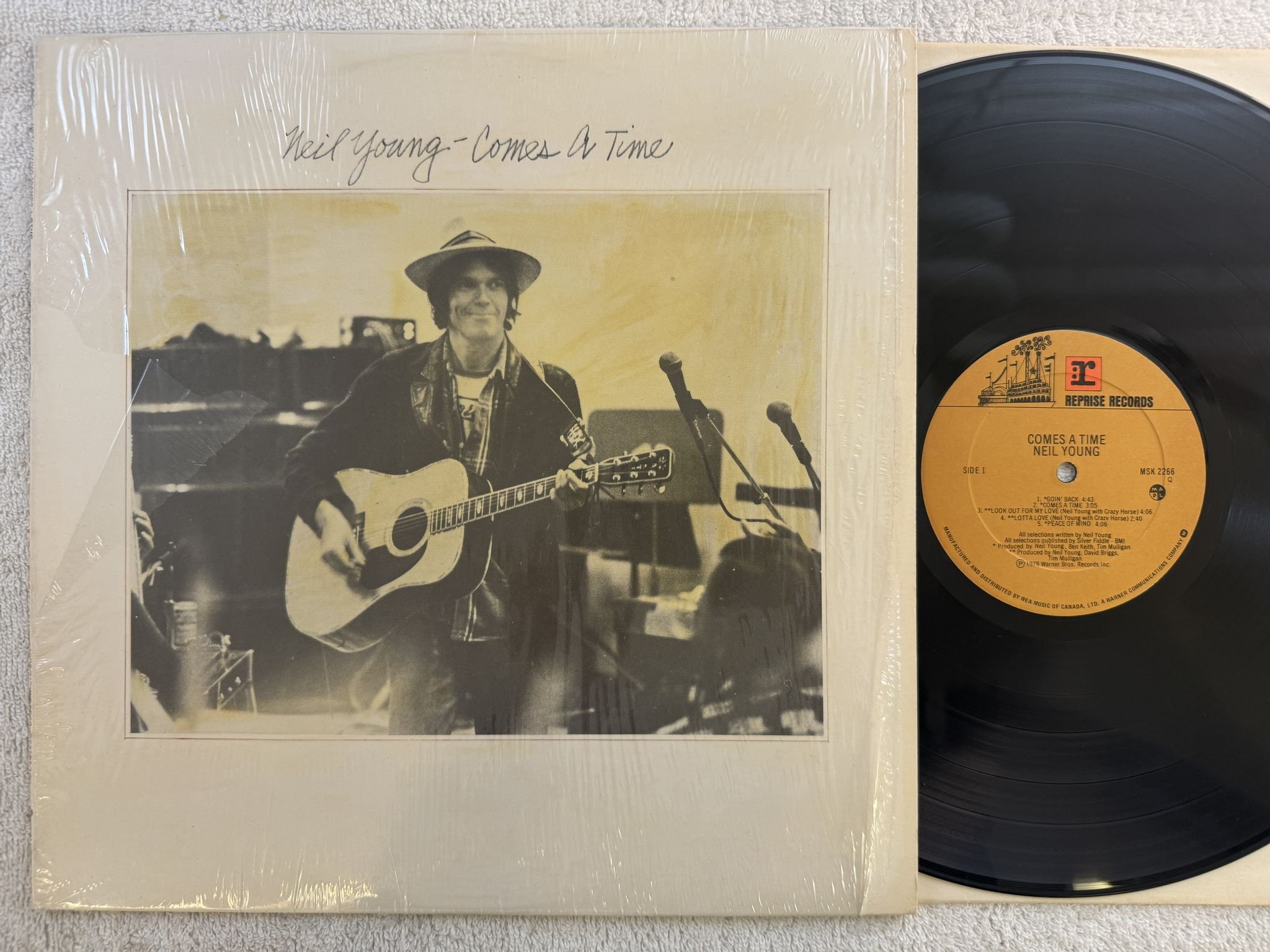 Omslagsbild för skivan NEIL YOUNG comes a time LP -78 Can REPRISE MSK 2266