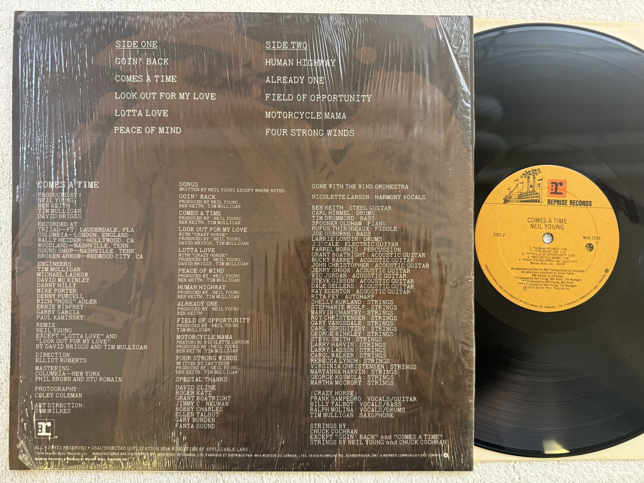 Omslagsbild för skivan NEIL YOUNG comes a time LP -78 Can REPRISE MSK 2266