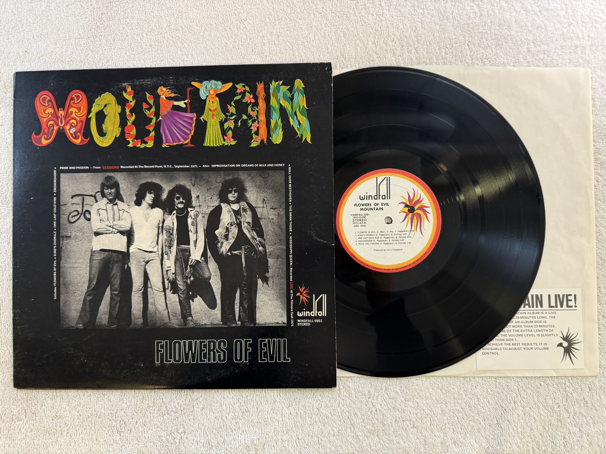 Omslagsbild för skivan MOUNTAIN flowers of evil LP US WINDFALL 5501