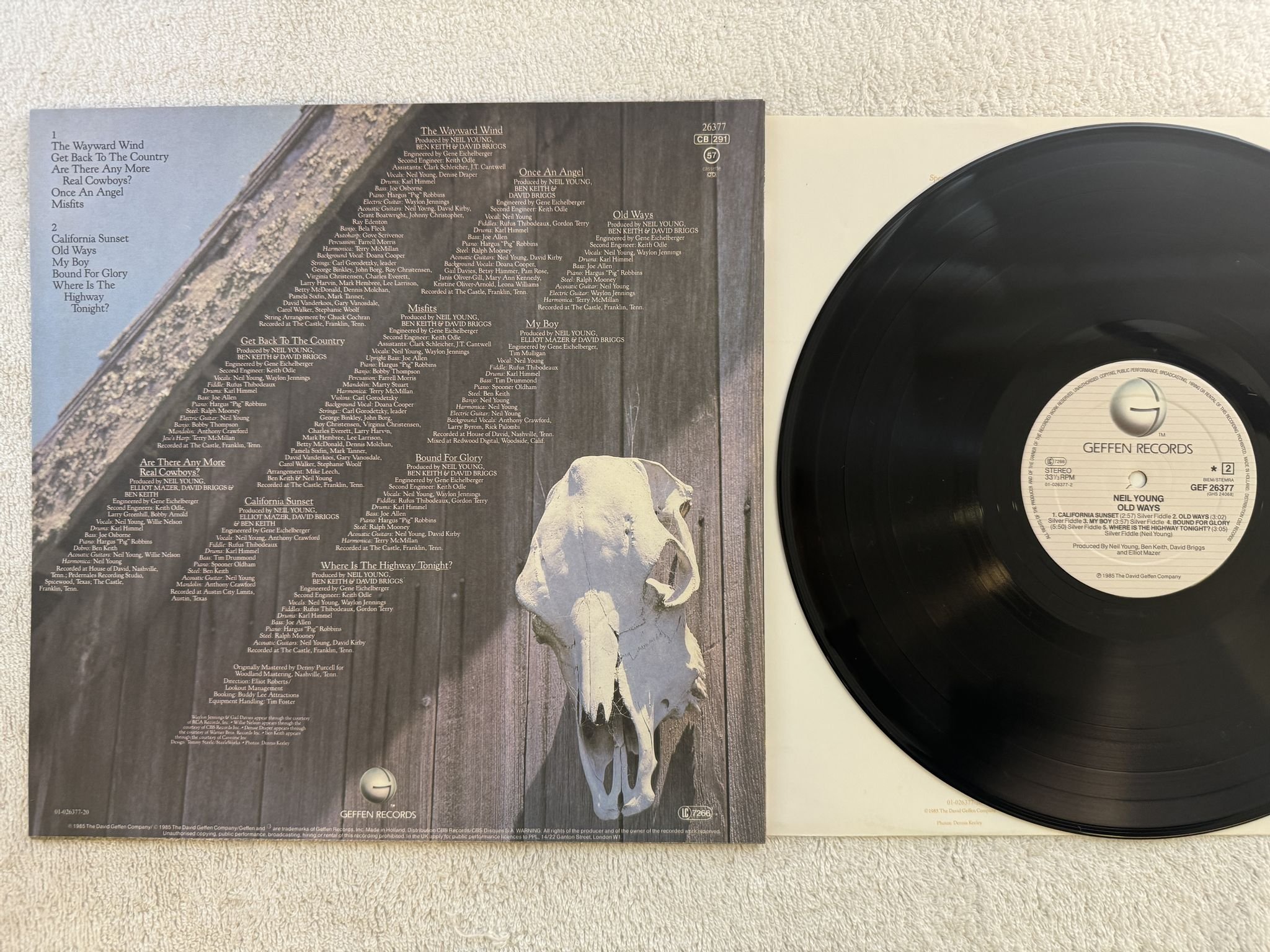 Omslagsbild för skivan NEIL YOUNG old ways LP -85 Ger GEFFEN GEF 26377