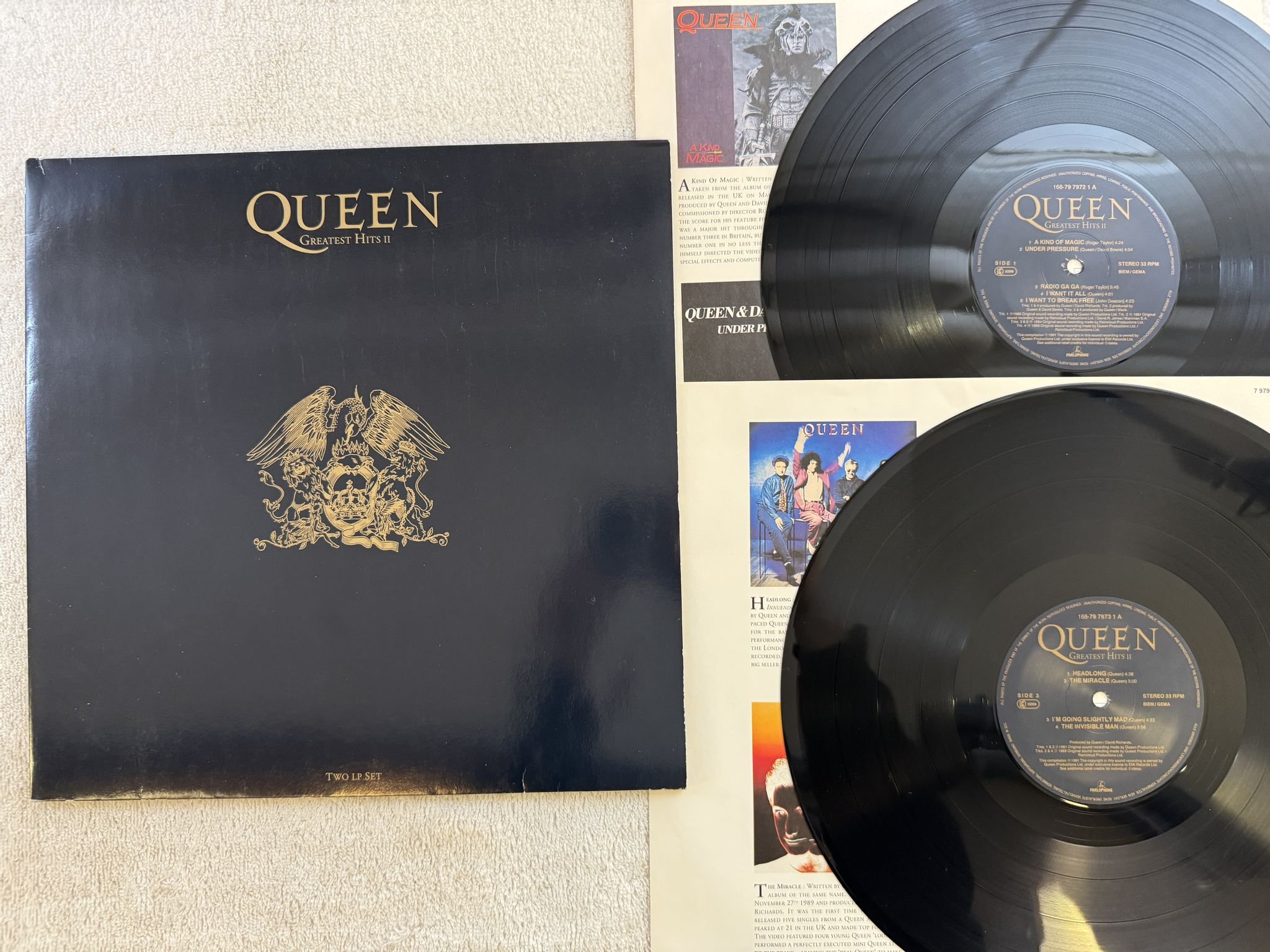 Omslagsbild för skivan QUEEN greatest hits 2xLP -91 Ger PARLOPHONE 168-79 7973 1