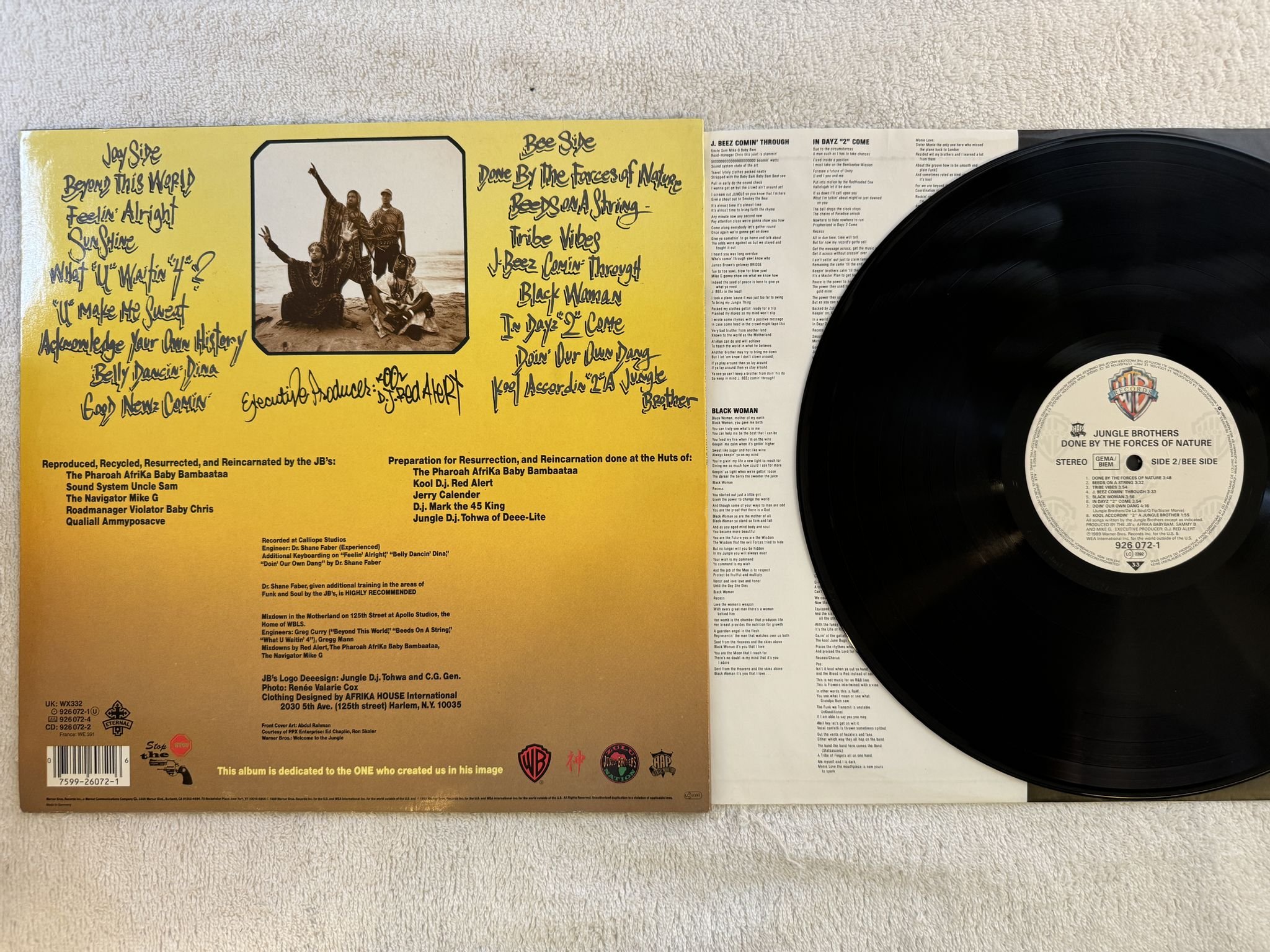 Omslagsbild för skivan JUNGLE BROTHERS done by the forces of nature LP -89 Ger WARNER BROS 926072-1